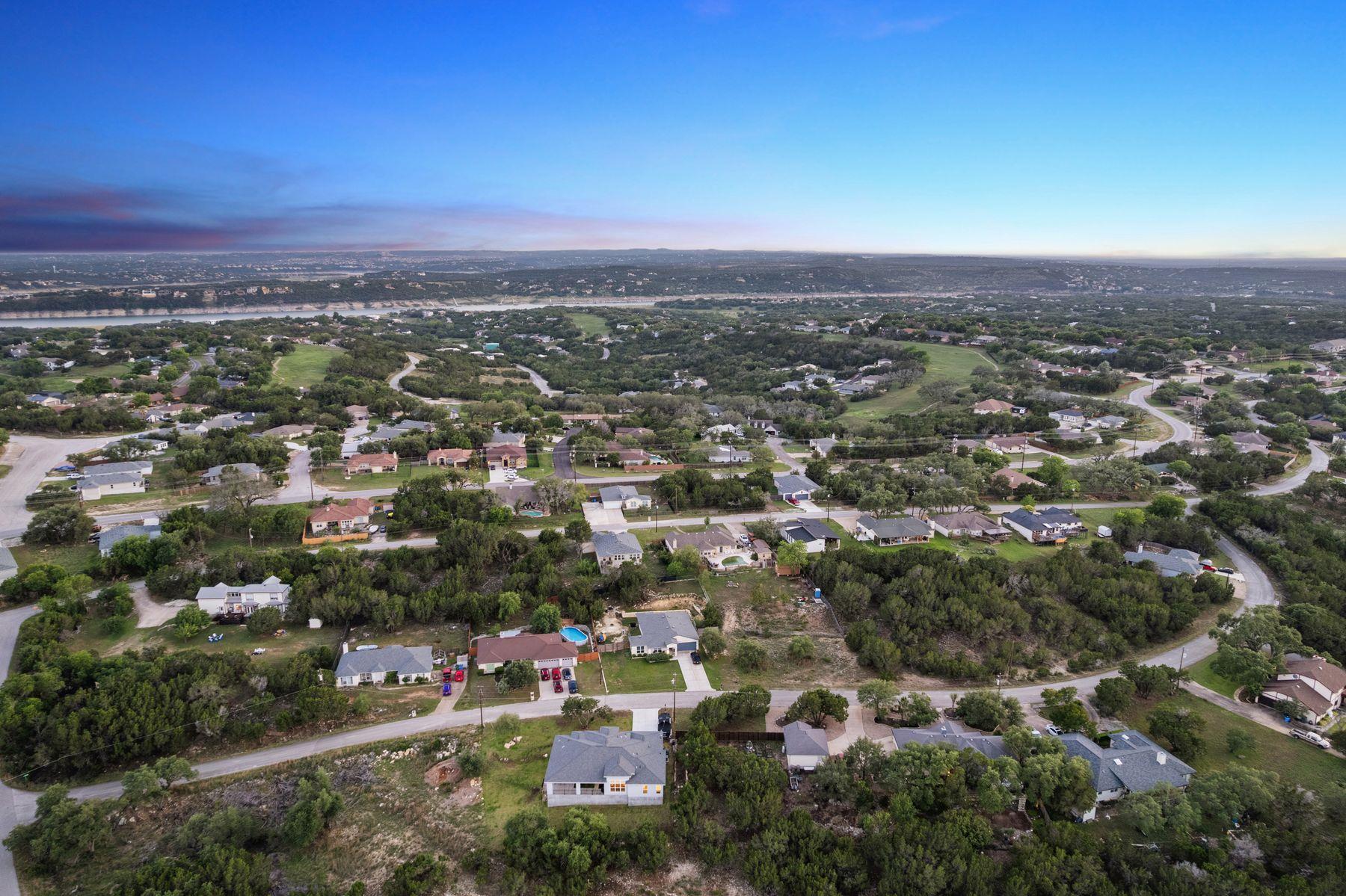 20704 Leaning Oak DR, Lago Vista