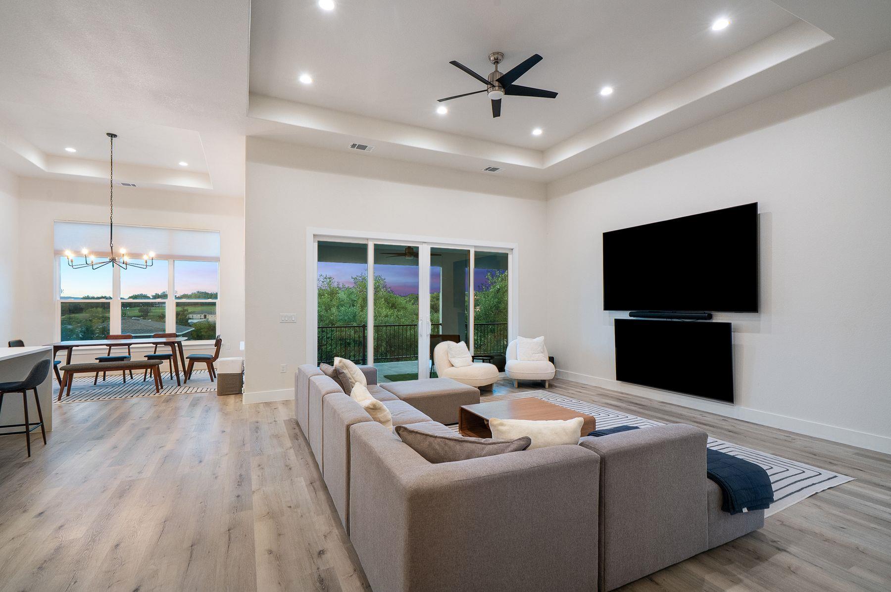 20704 Leaning Oak DR, Lago Vista