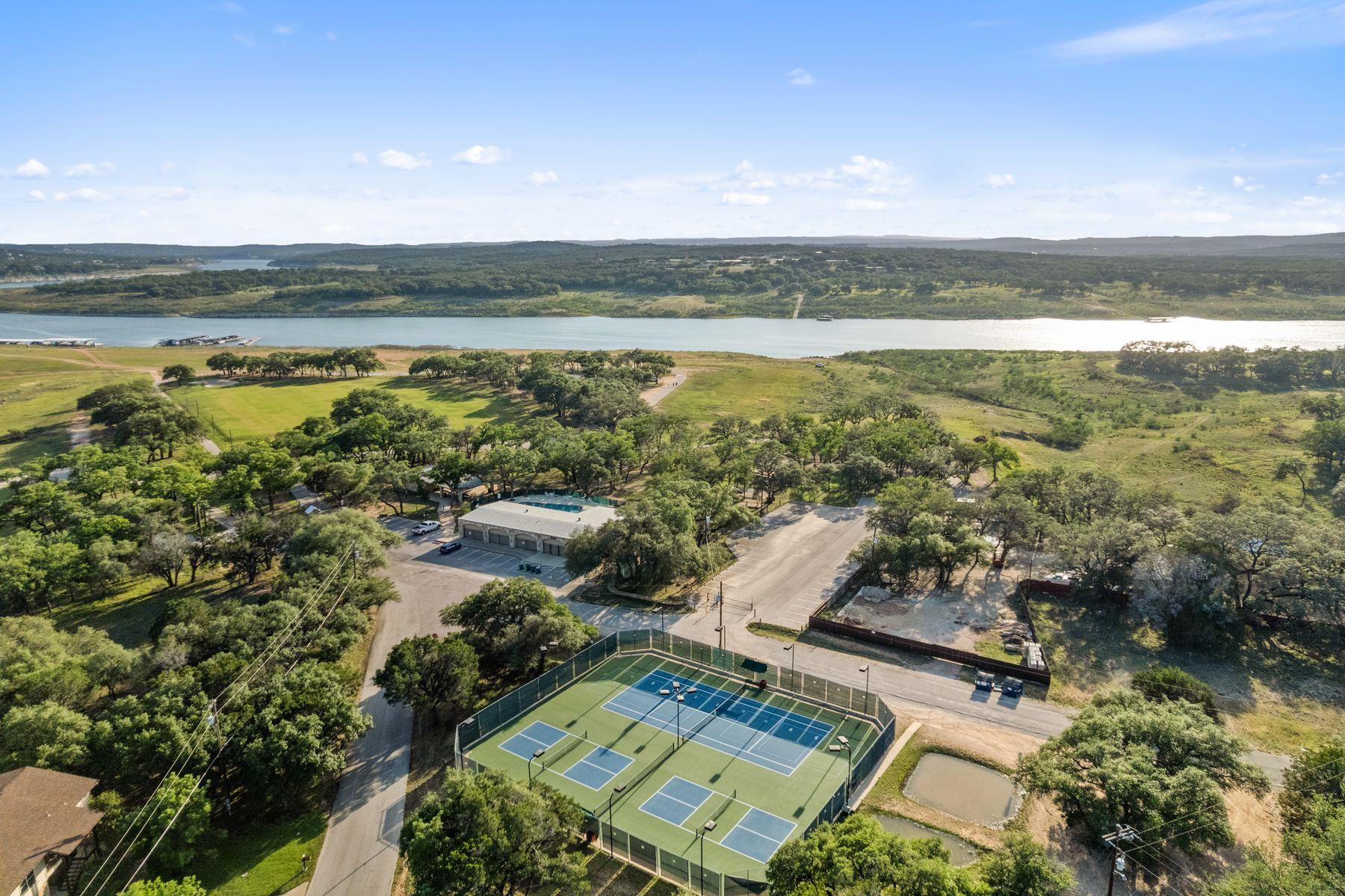 20704 Leaning Oak DR, Lago Vista