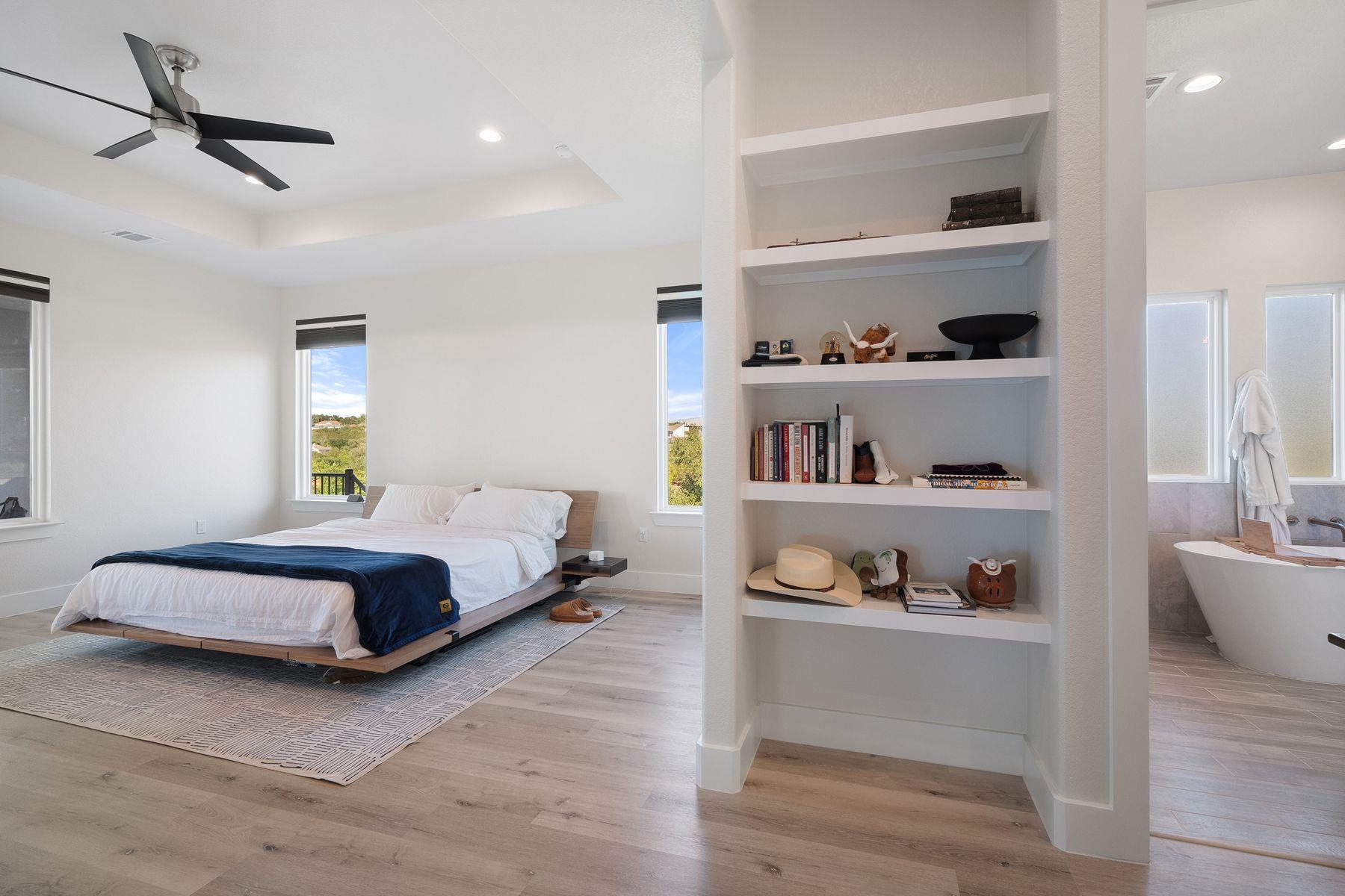 20704 Leaning Oak DR, Lago Vista