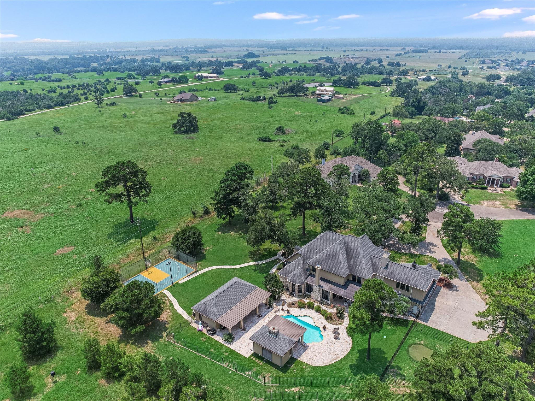 106 Elm CT