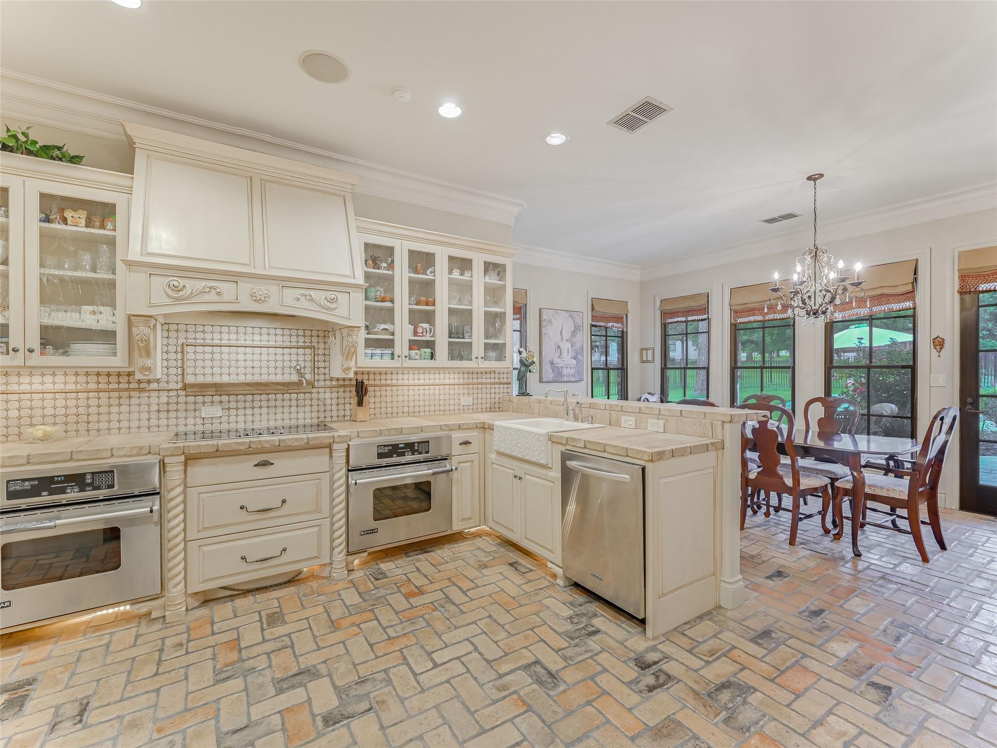 106 Elm CT