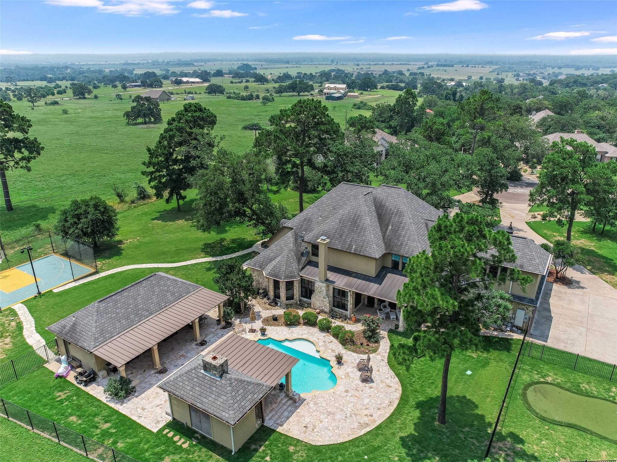 106 Elm CT