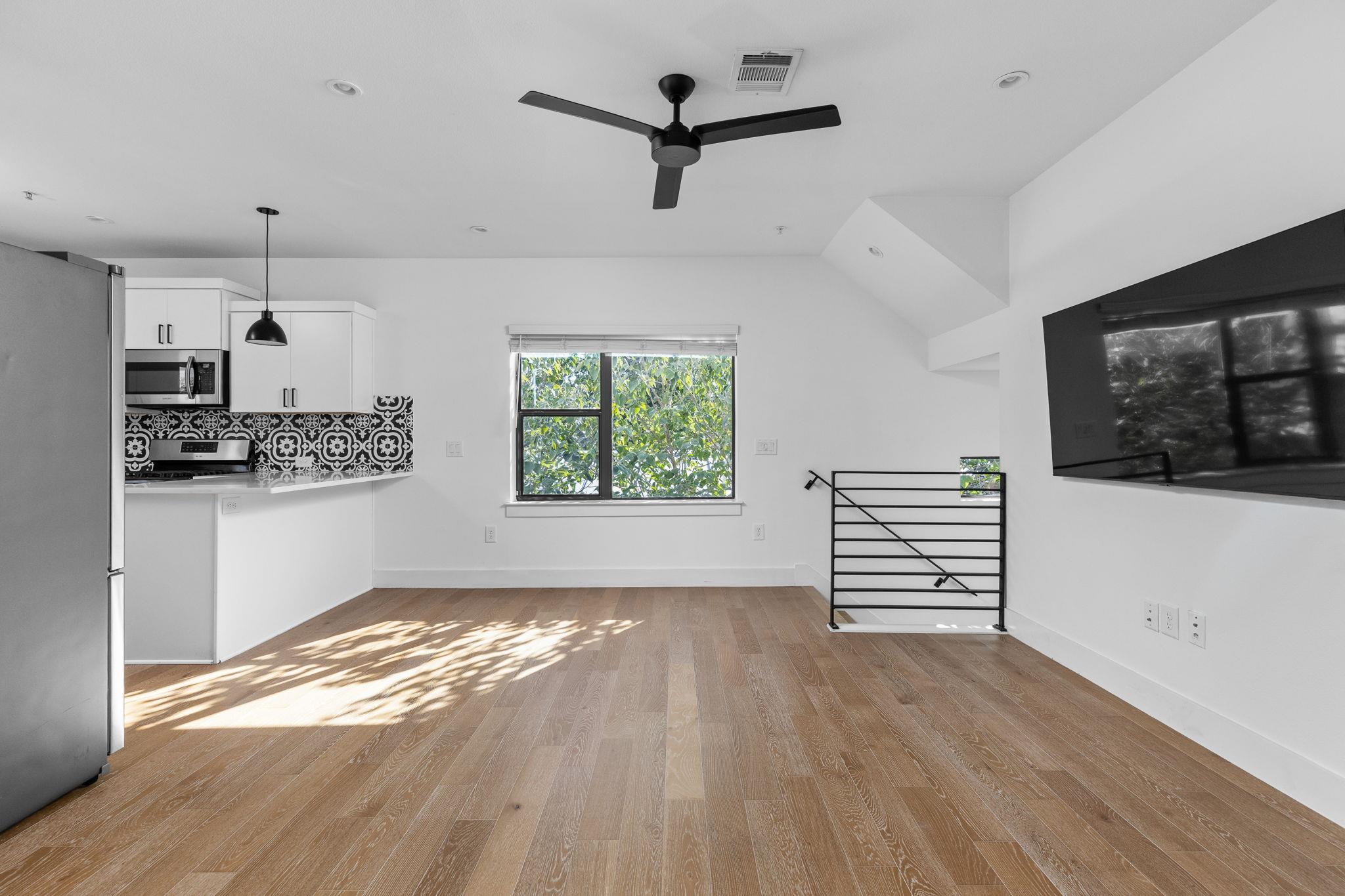 1128 Chicon ST # 200