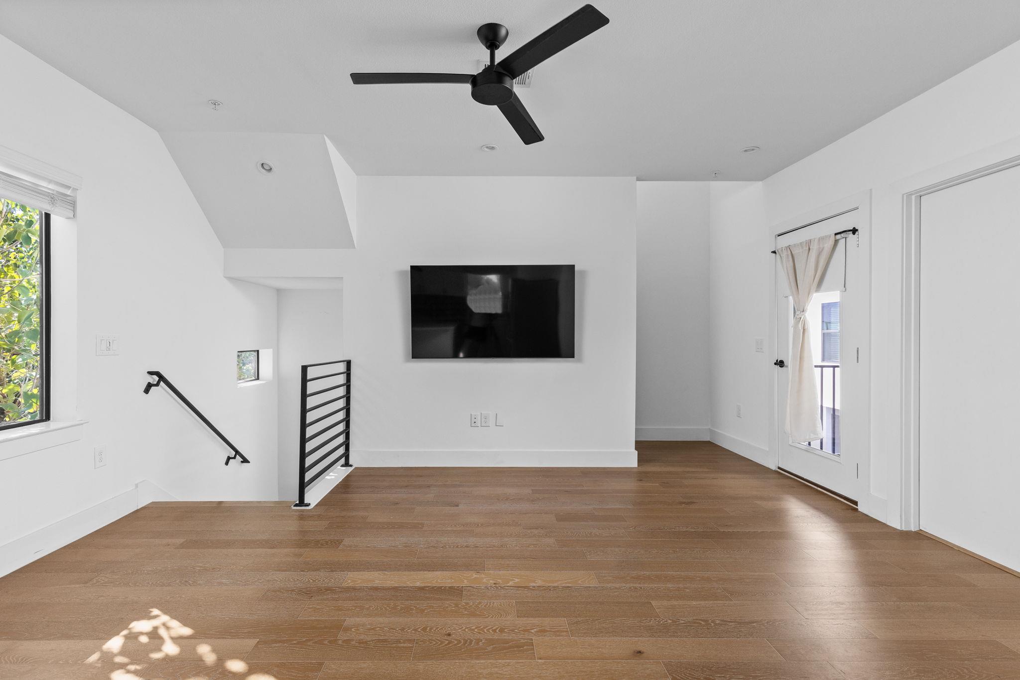 1128 Chicon ST # 200