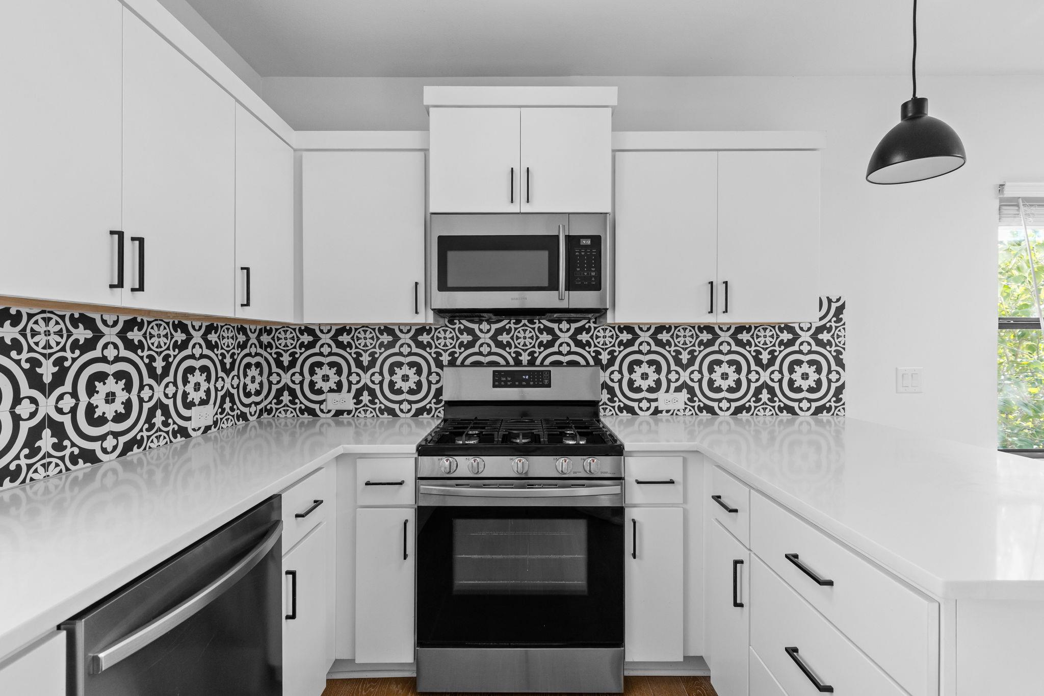 1128 Chicon ST # 200