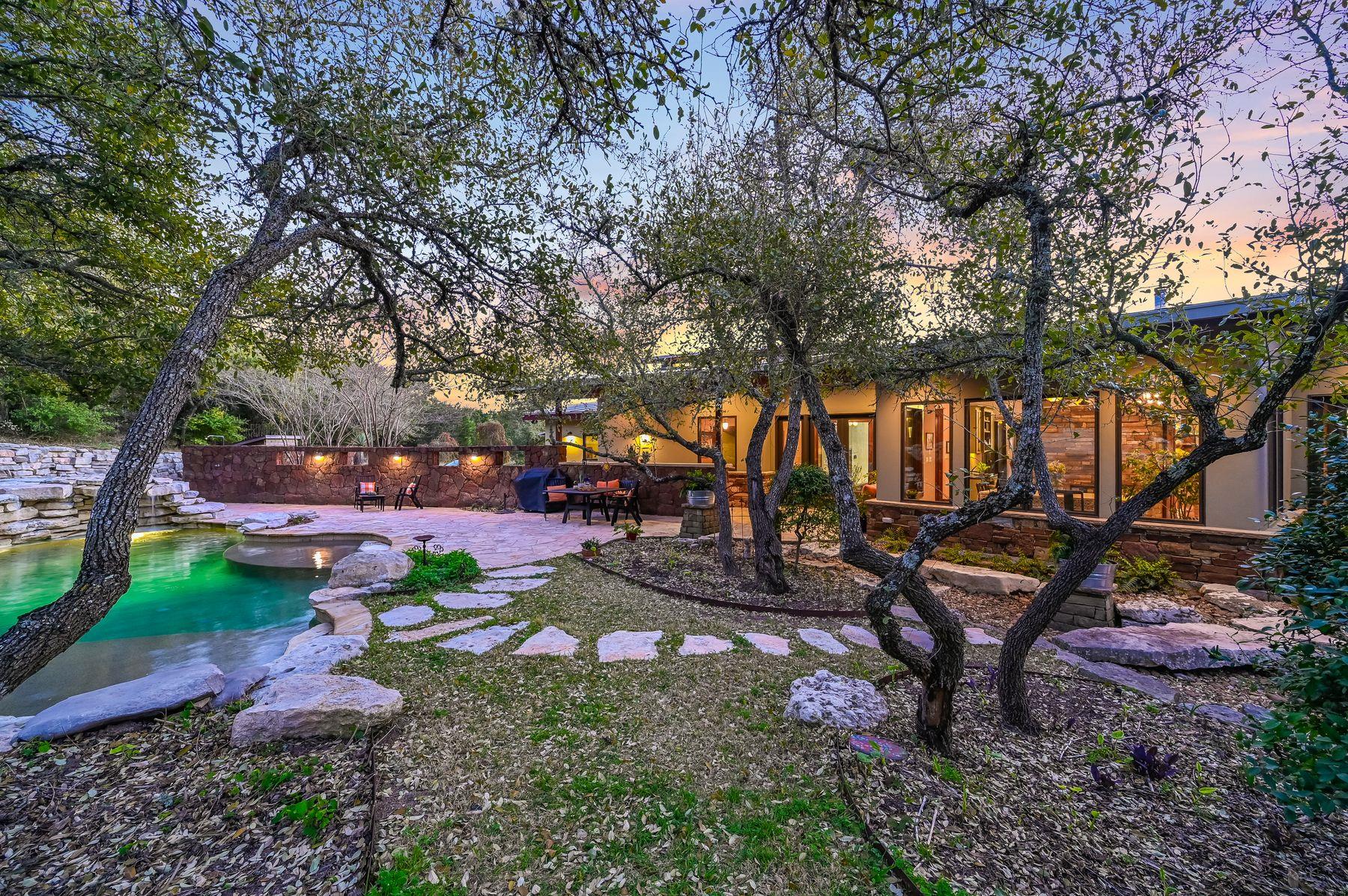 8700 Crest View RD
