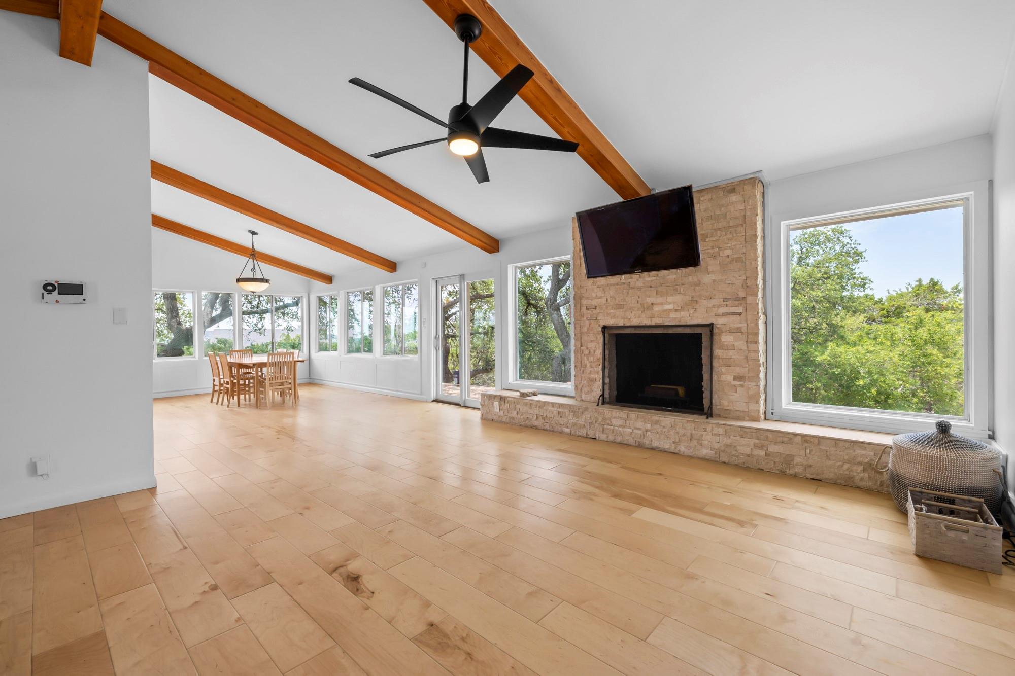 3935 Lago Vista DR