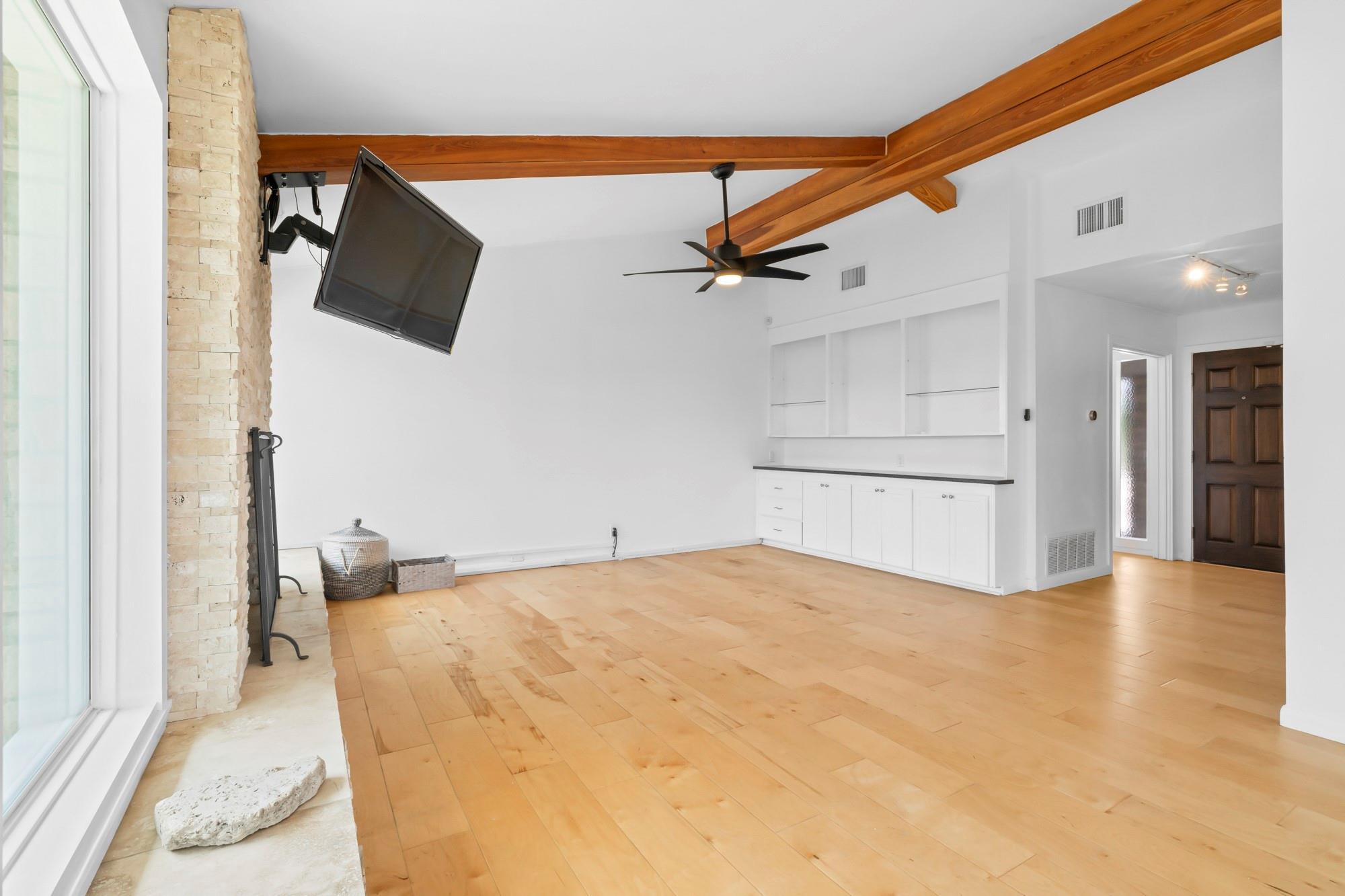 3935 Lago Vista DR