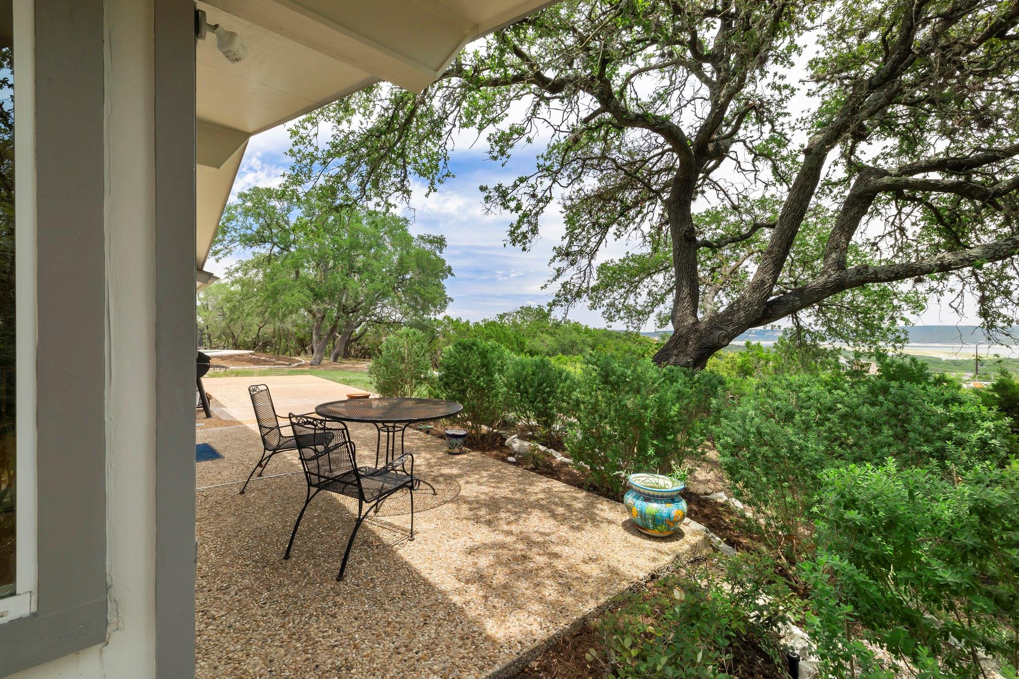 3935 Lago Vista DR