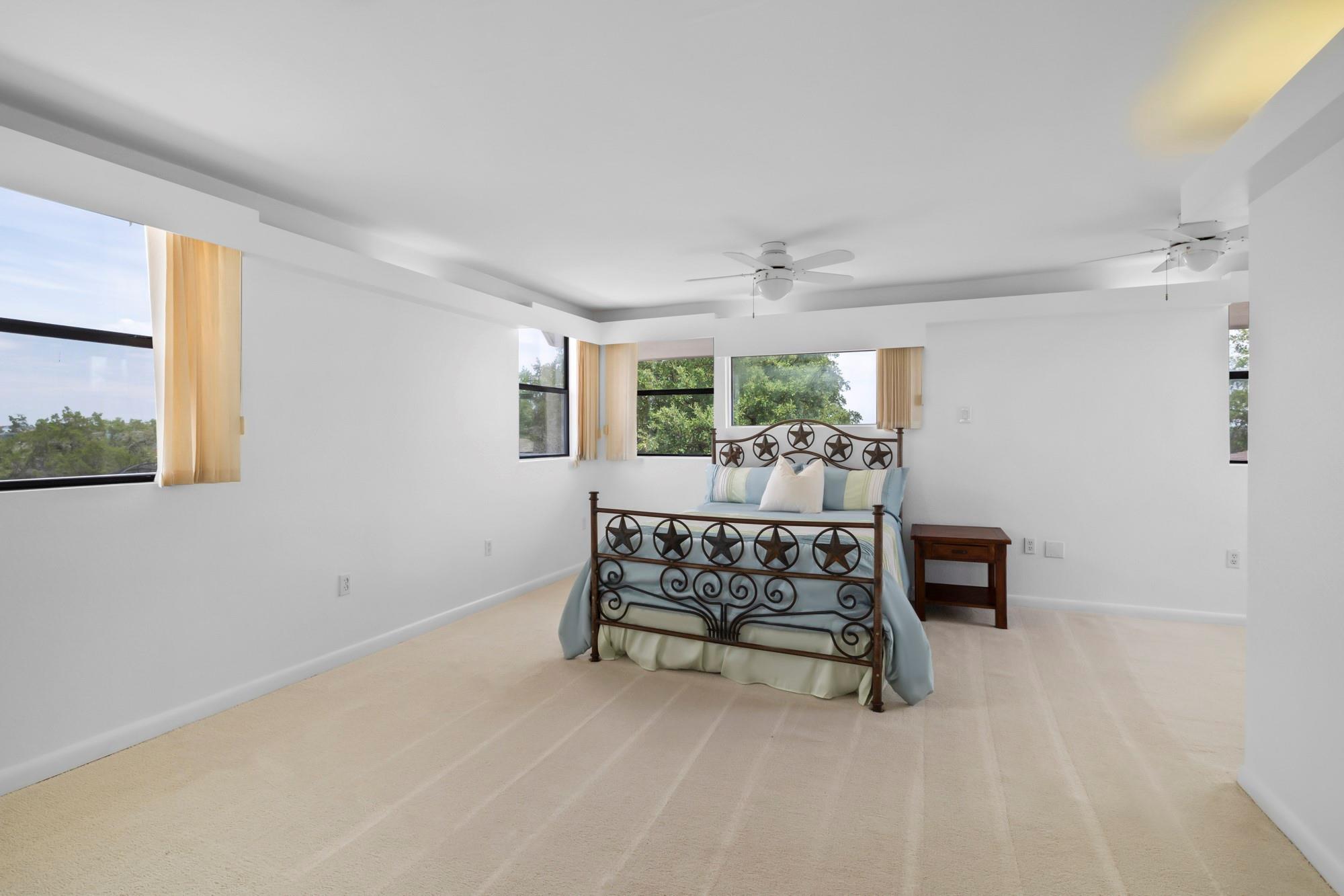 3935 Lago Vista DR