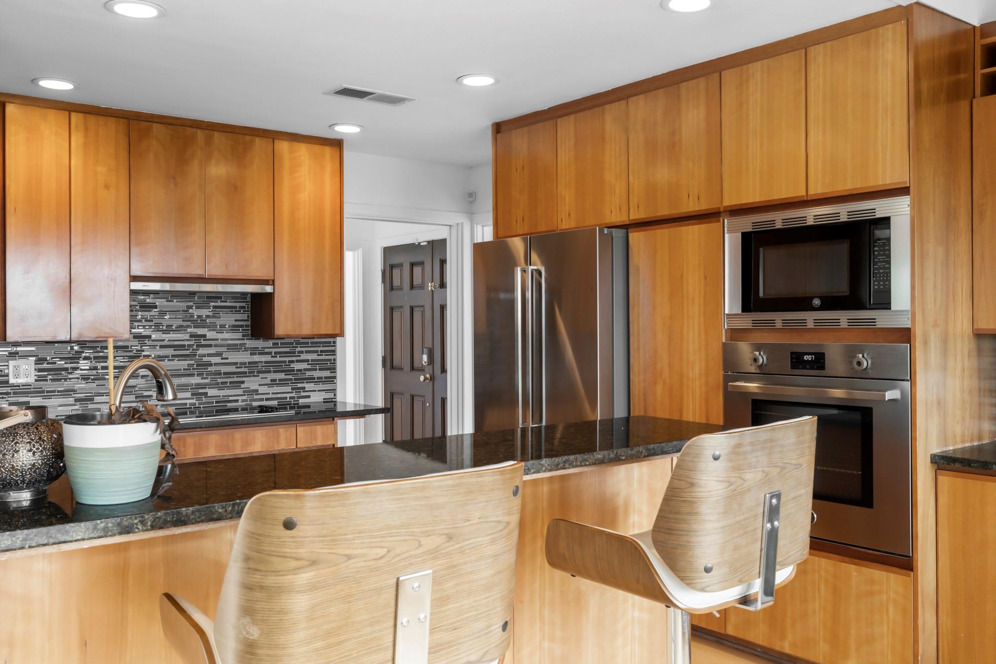 3935 Lago Vista DR