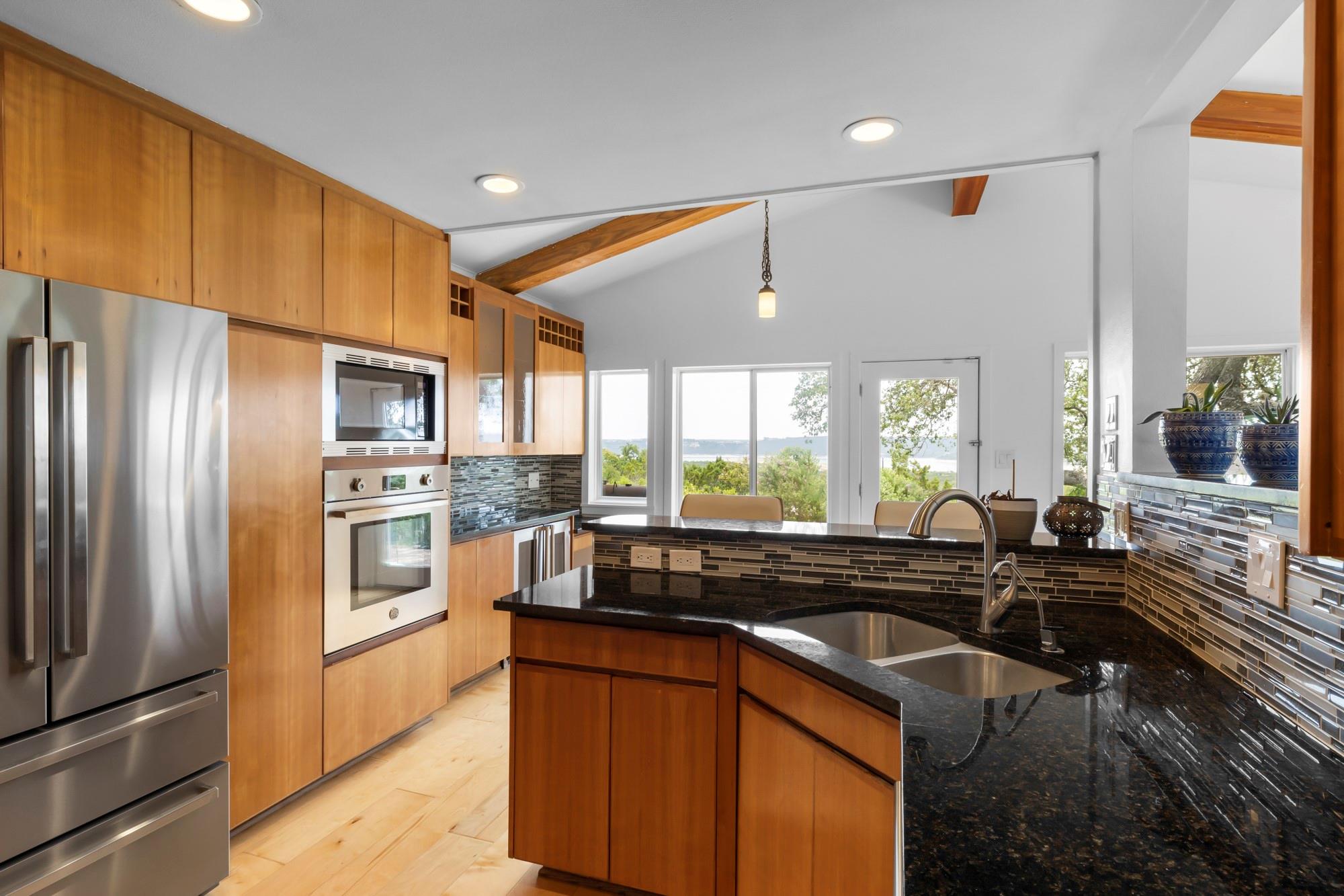 3935 Lago Vista DR