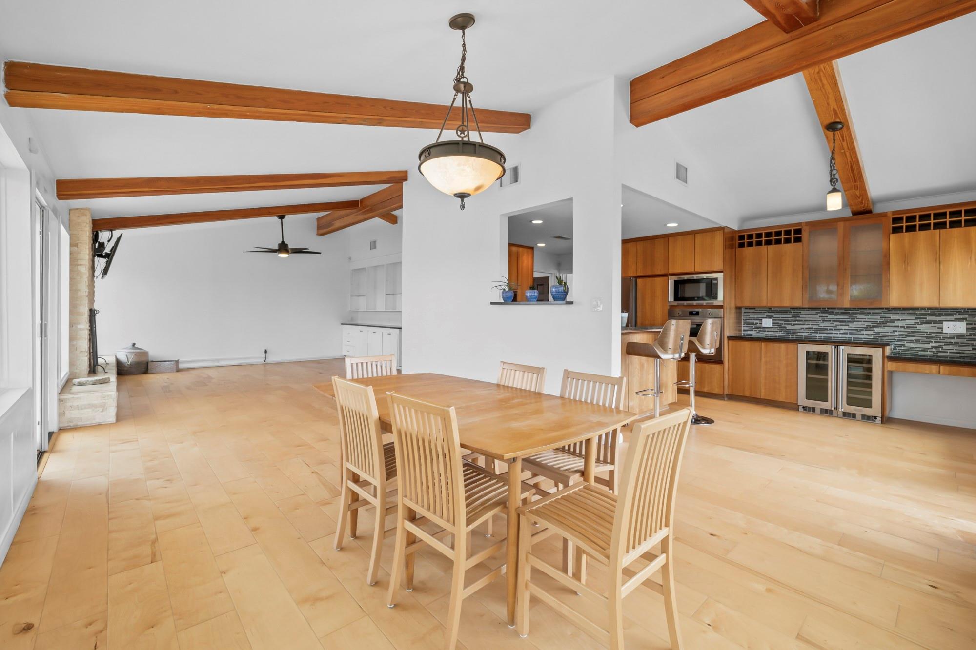 3935 Lago Vista DR