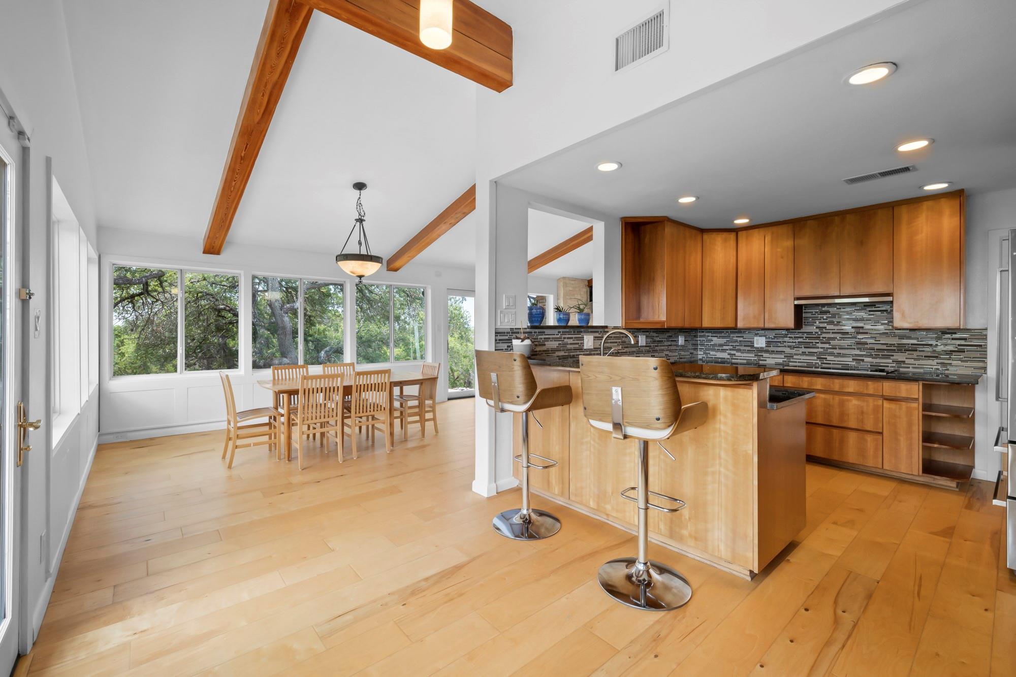 3935 Lago Vista DR