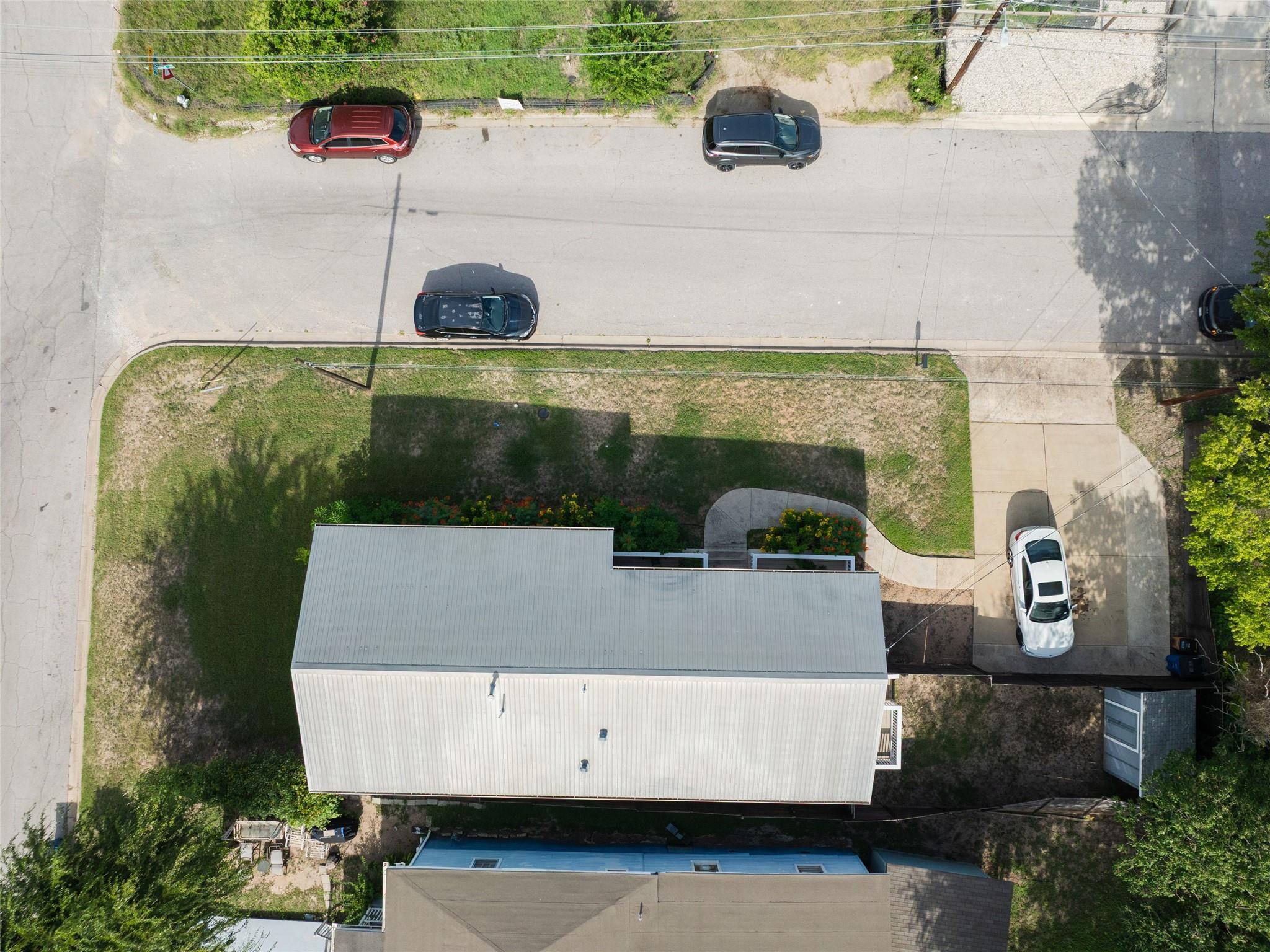 2200 E 18th ST