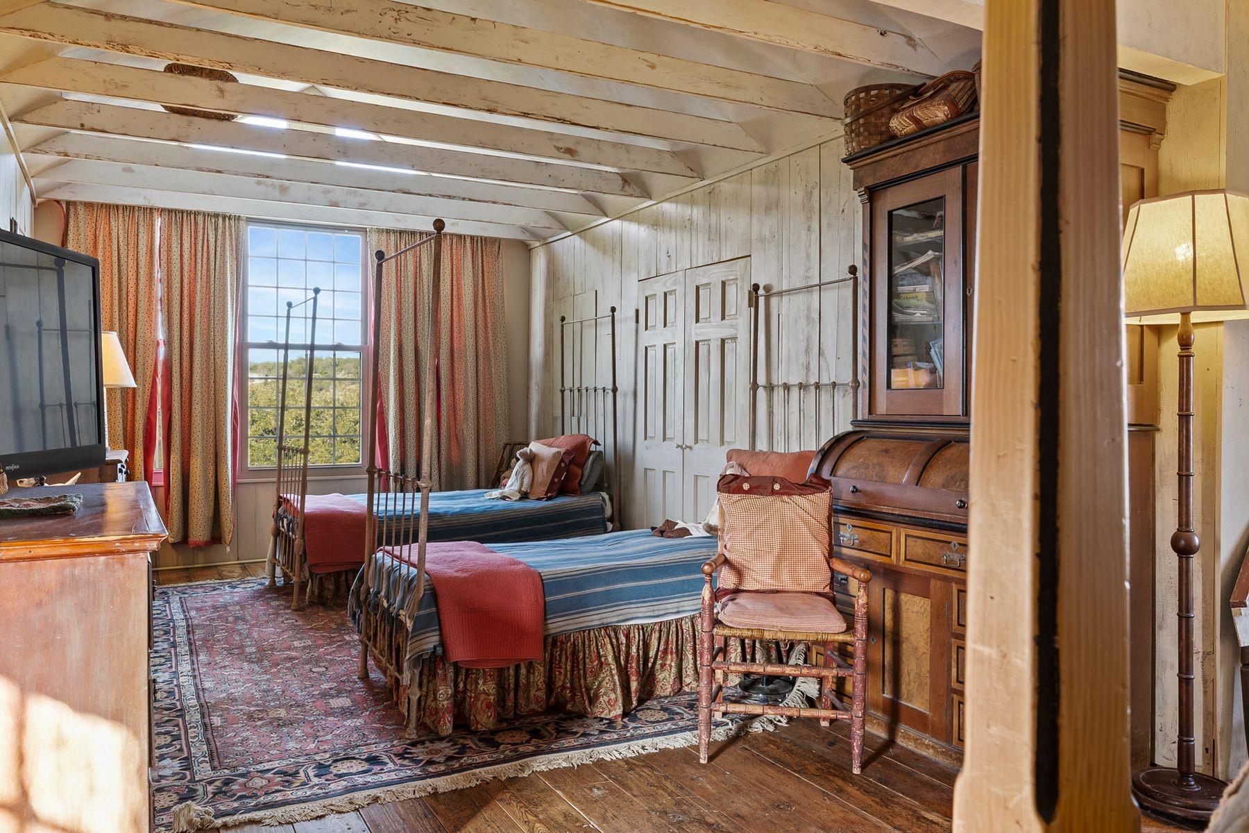 700 Northwood Hills DR