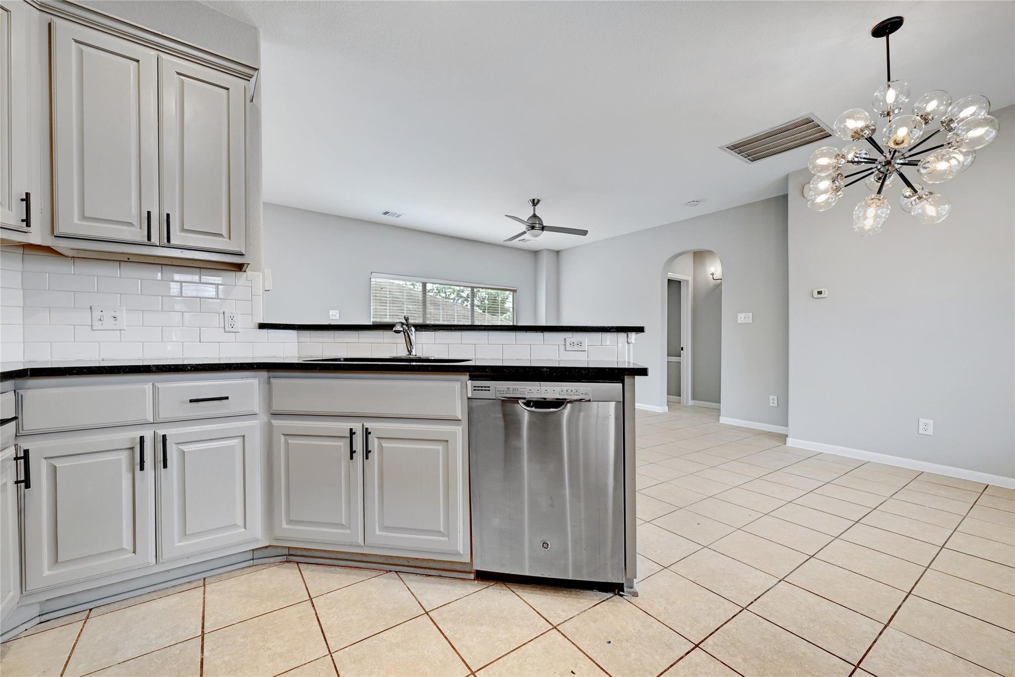 2909 Saville LOOP # 10c