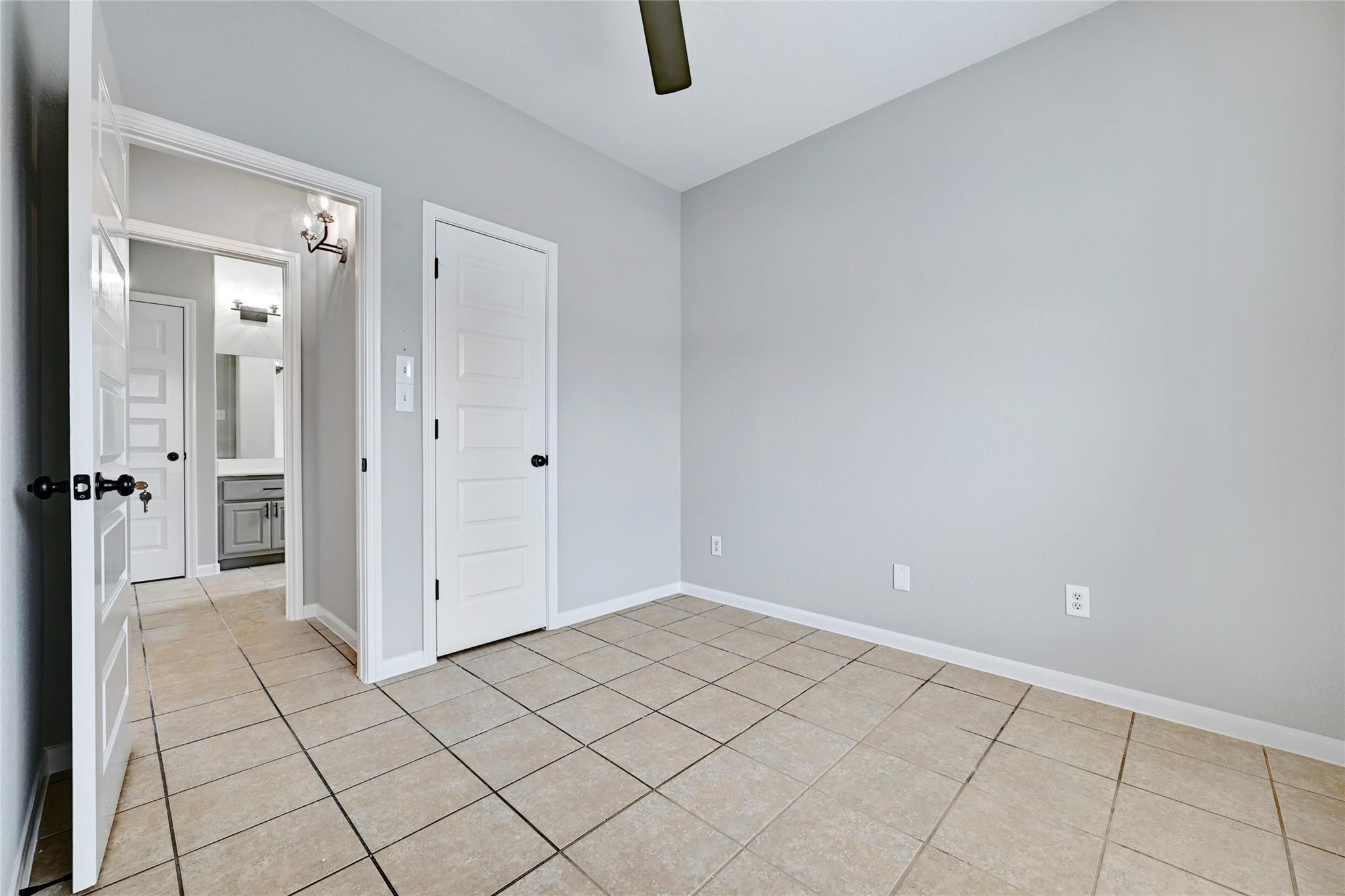 2909 Saville LOOP # 10c