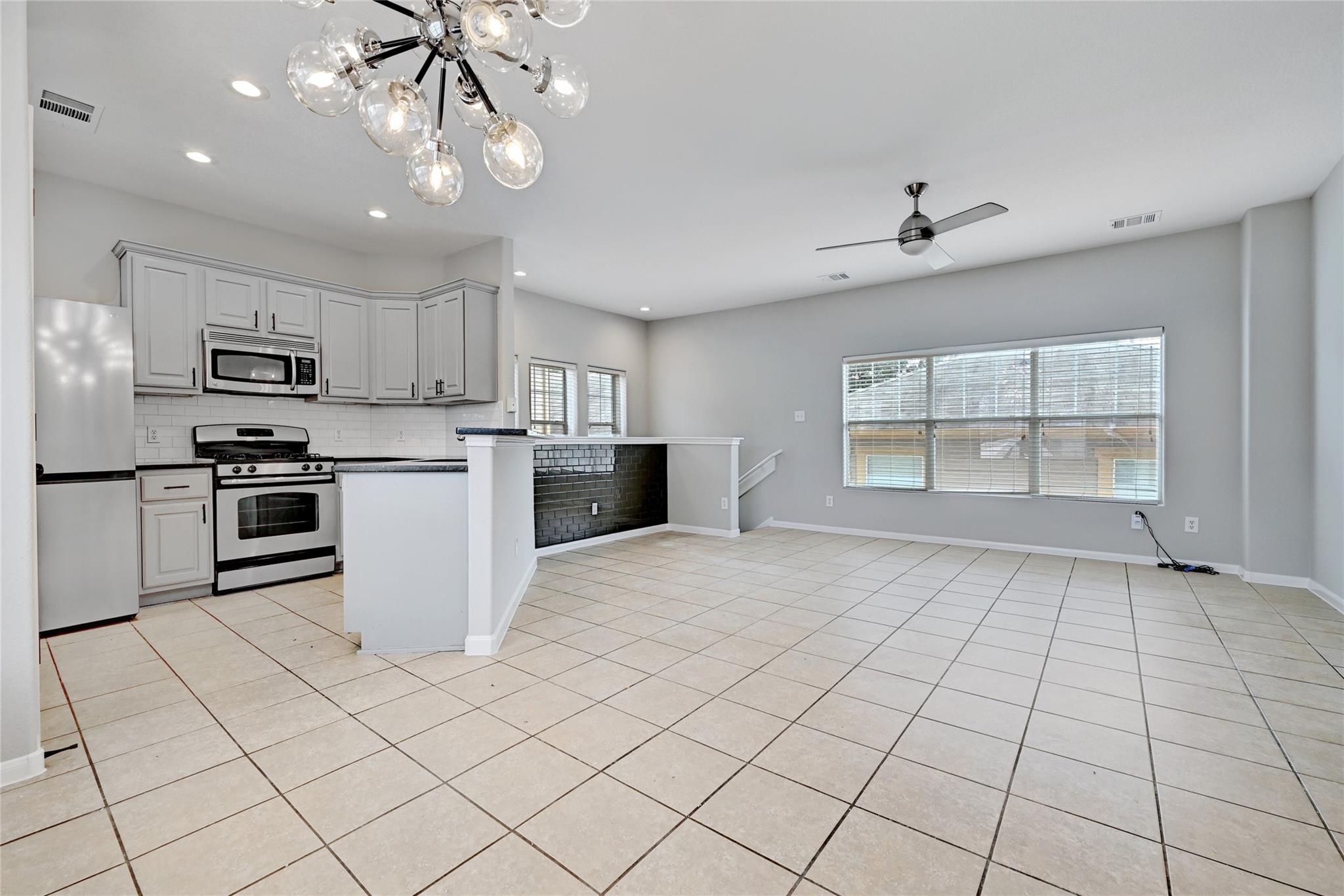 2909 Saville LOOP # 10c