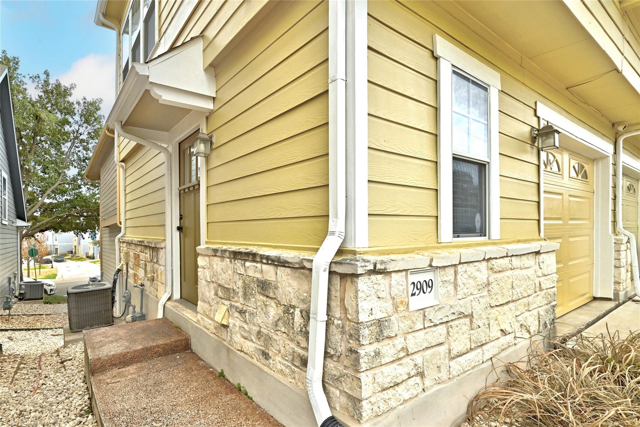 2909 Saville LOOP # 10c