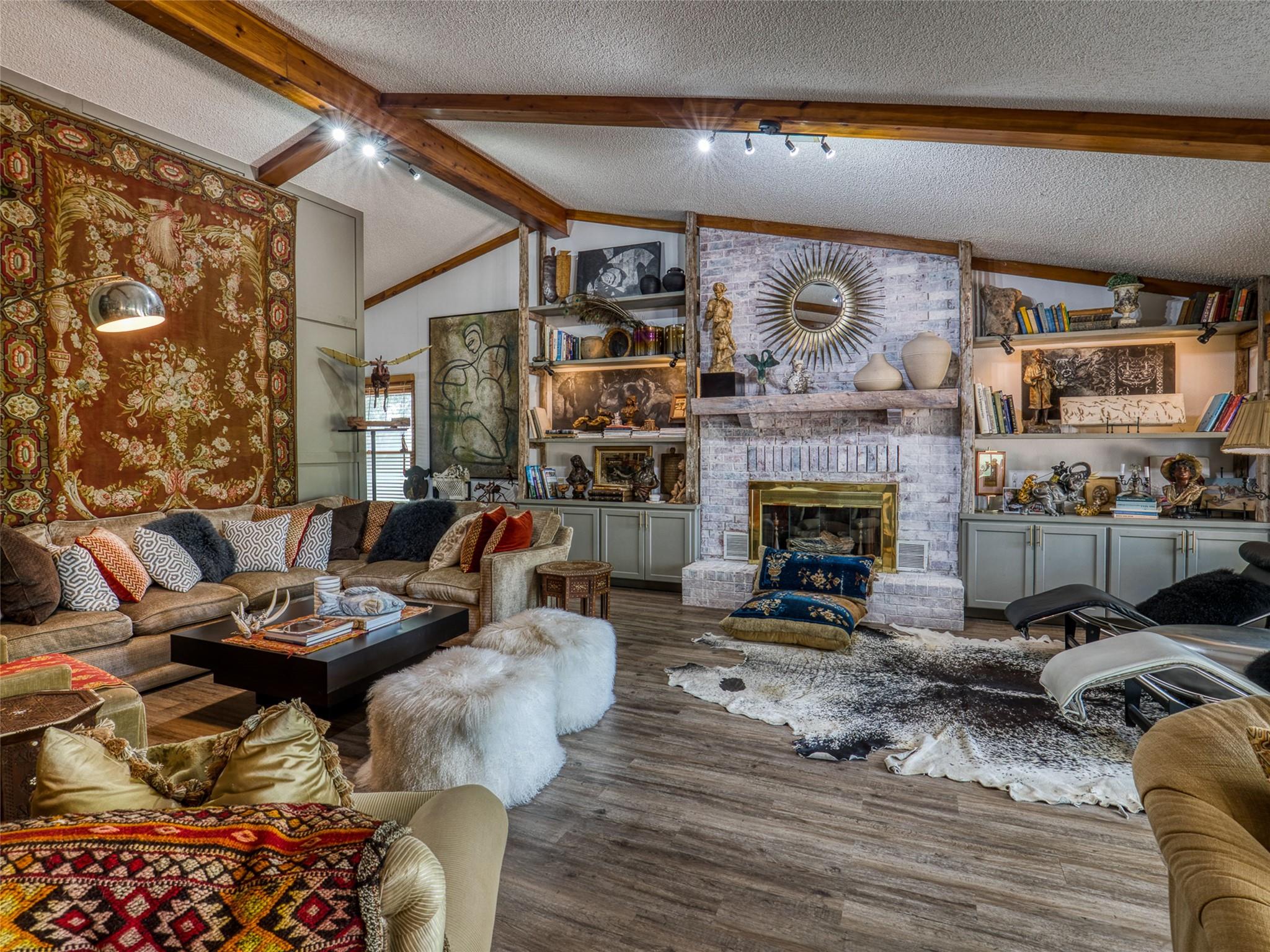 2105 N State Highway 237