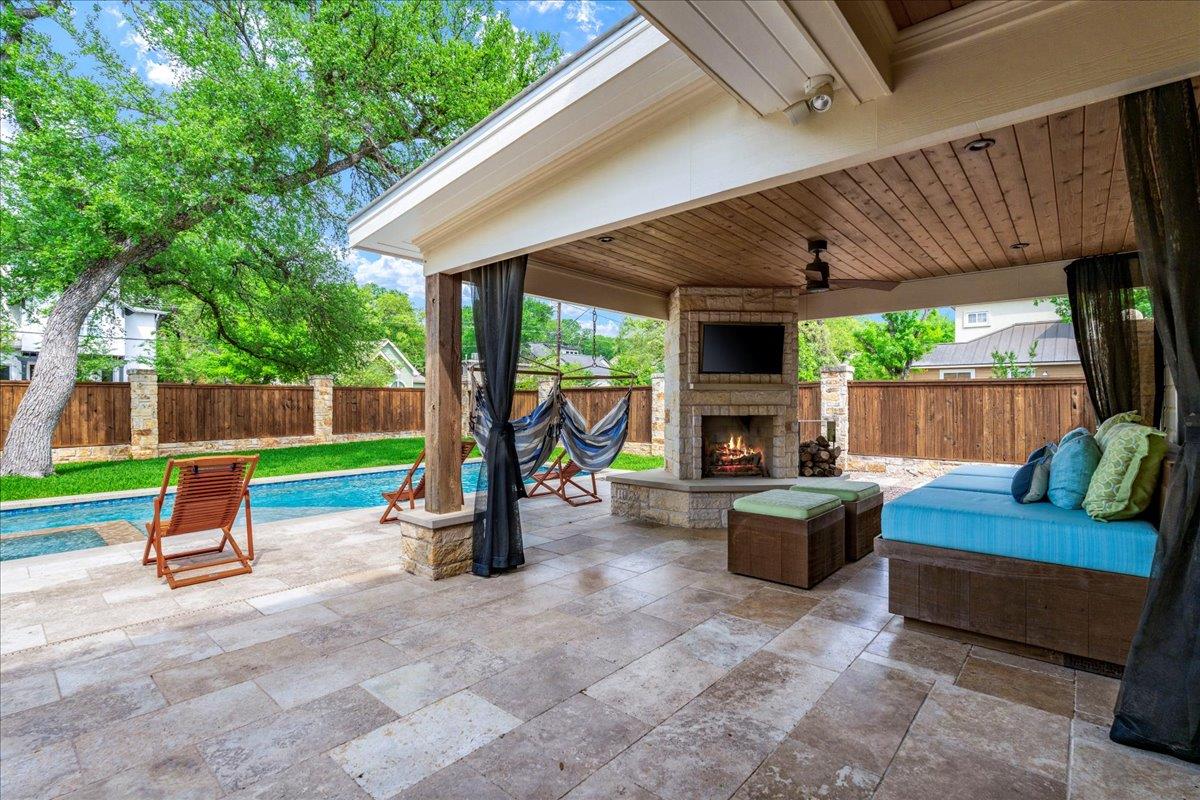 2210 Meadowbrook DR