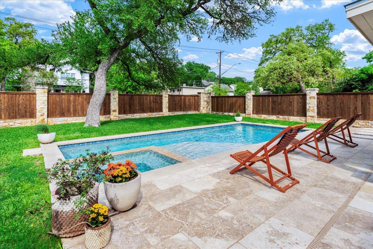 2210 Meadowbrook DR