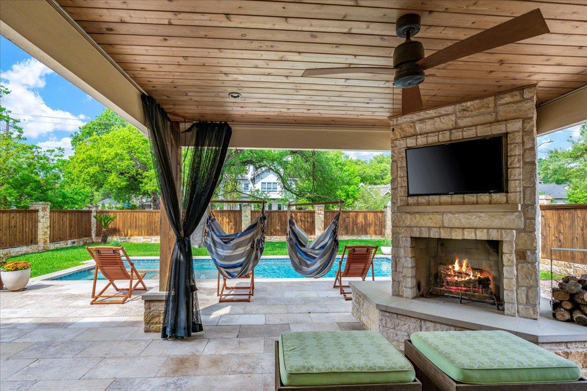 2210 Meadowbrook DR