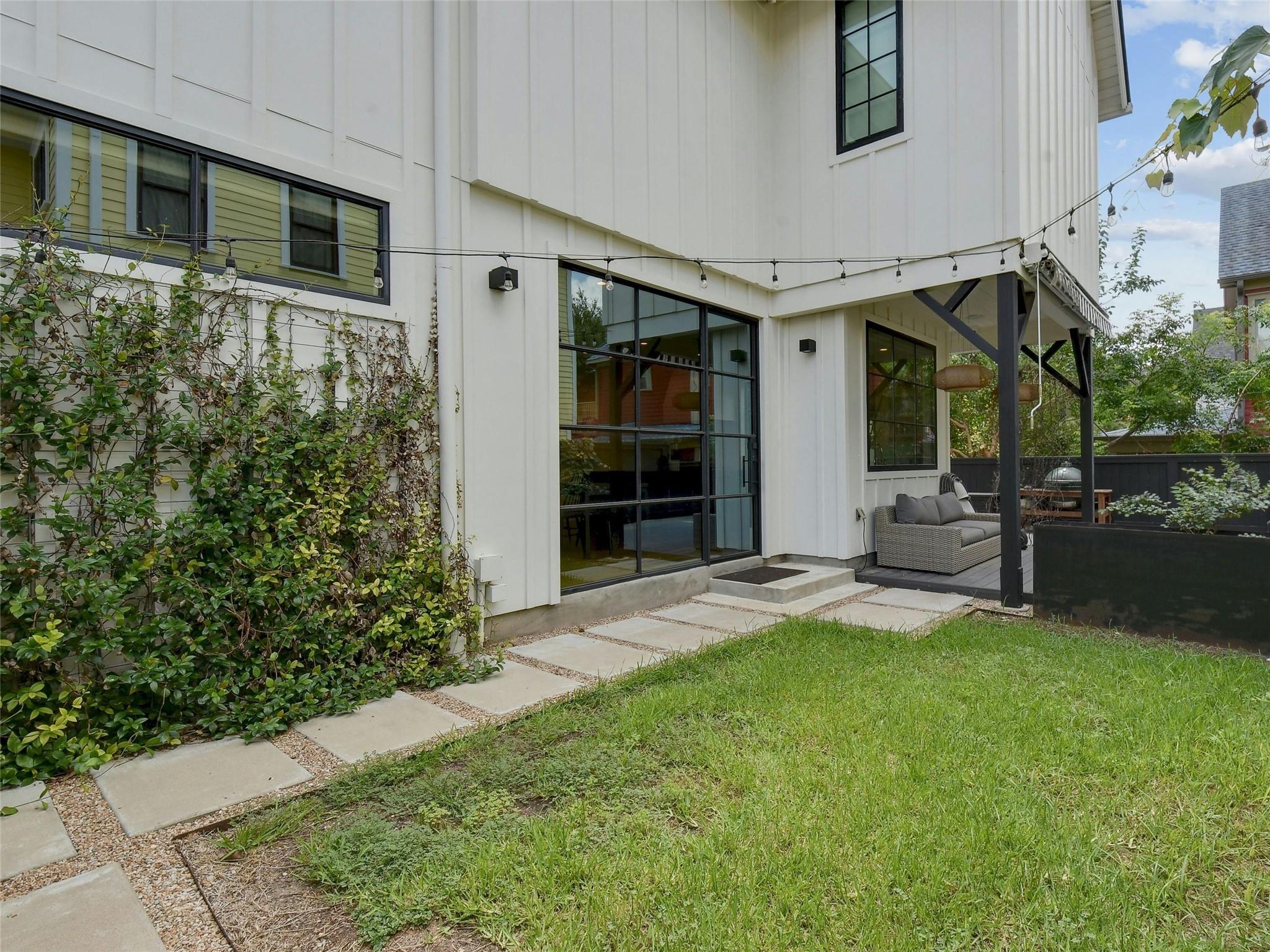 1003 E 14th ST