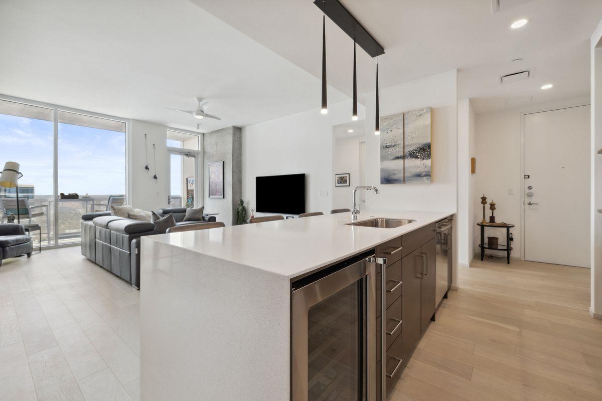 301 West Ave # 3802