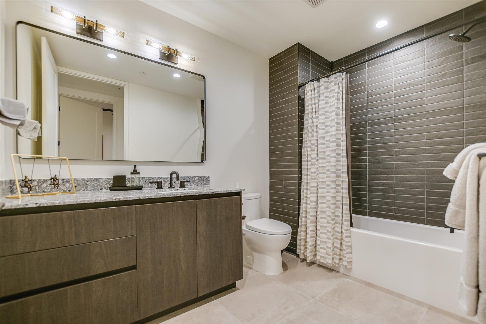84 East Ave # 3909