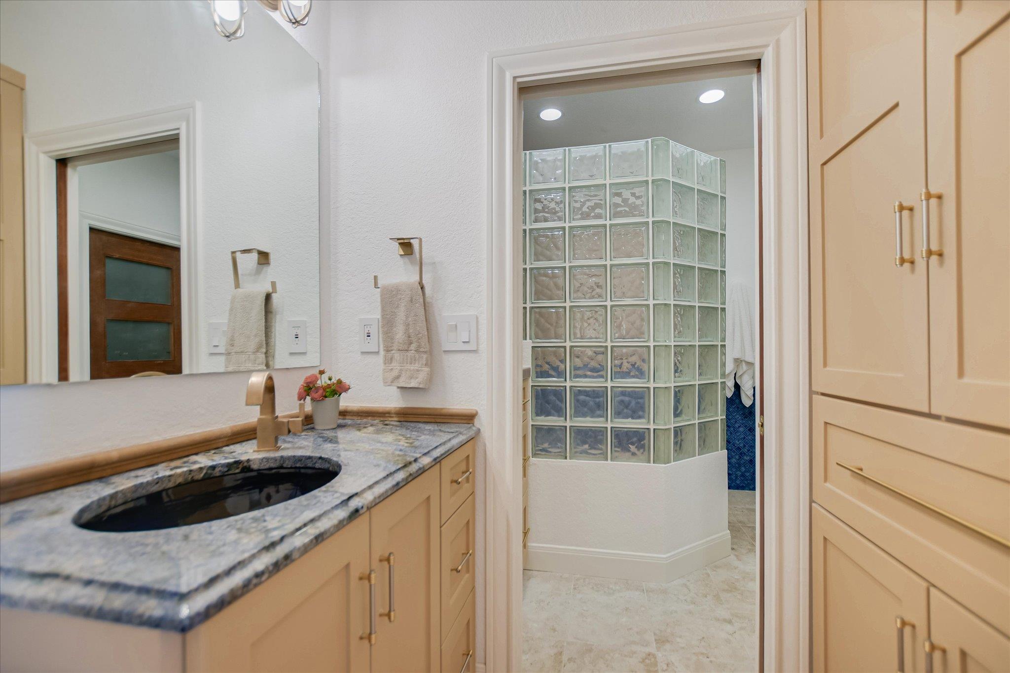 1311 Clayton Nolen DR