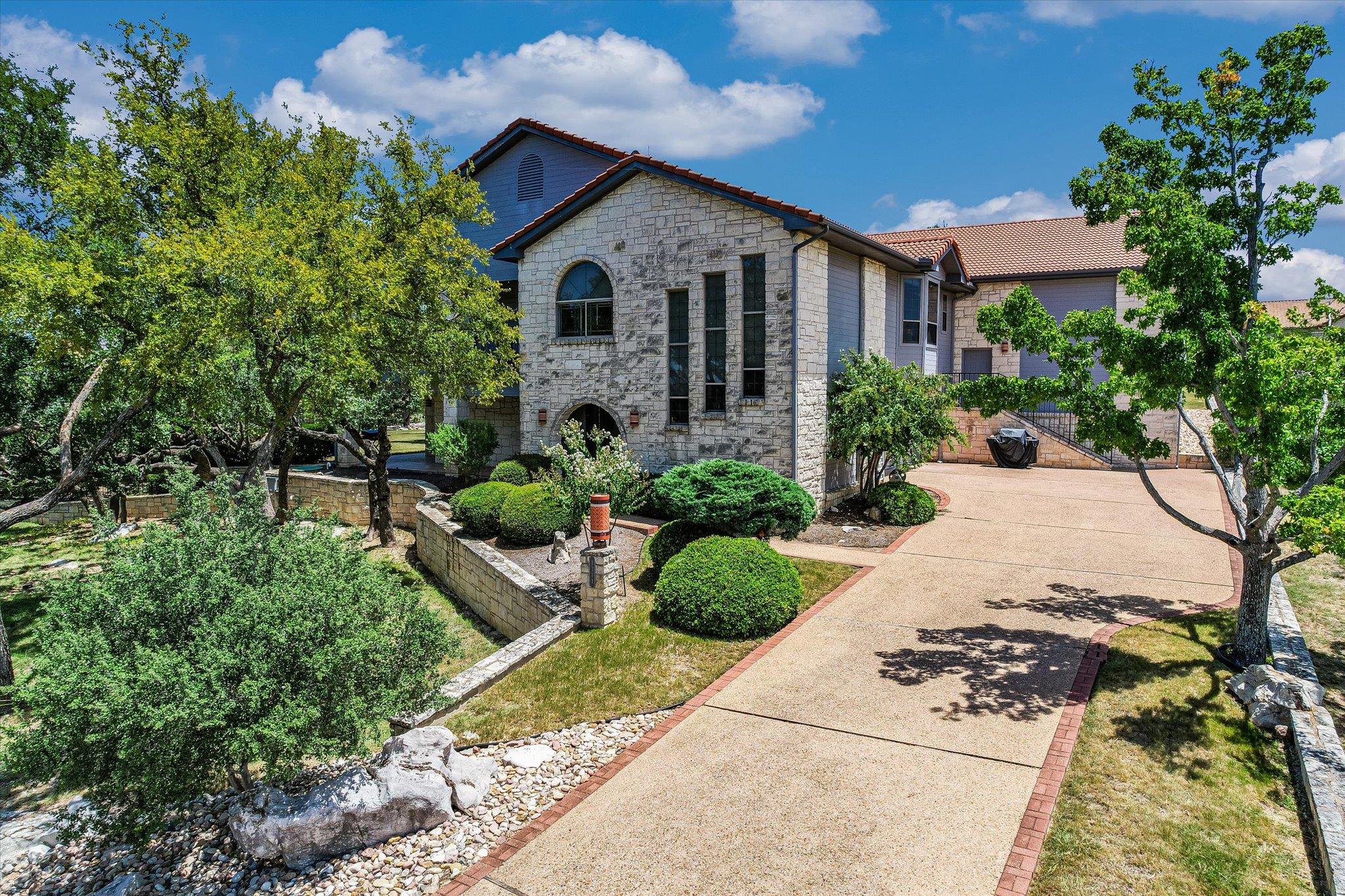 1311 Clayton Nolen DR