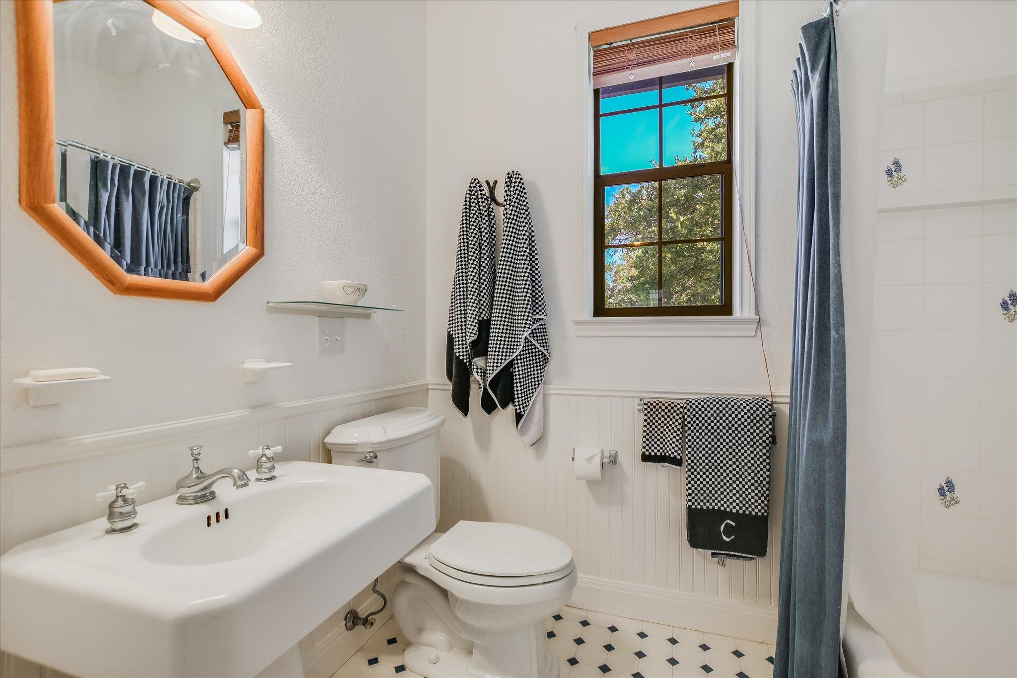 1311 Clayton Nolen DR