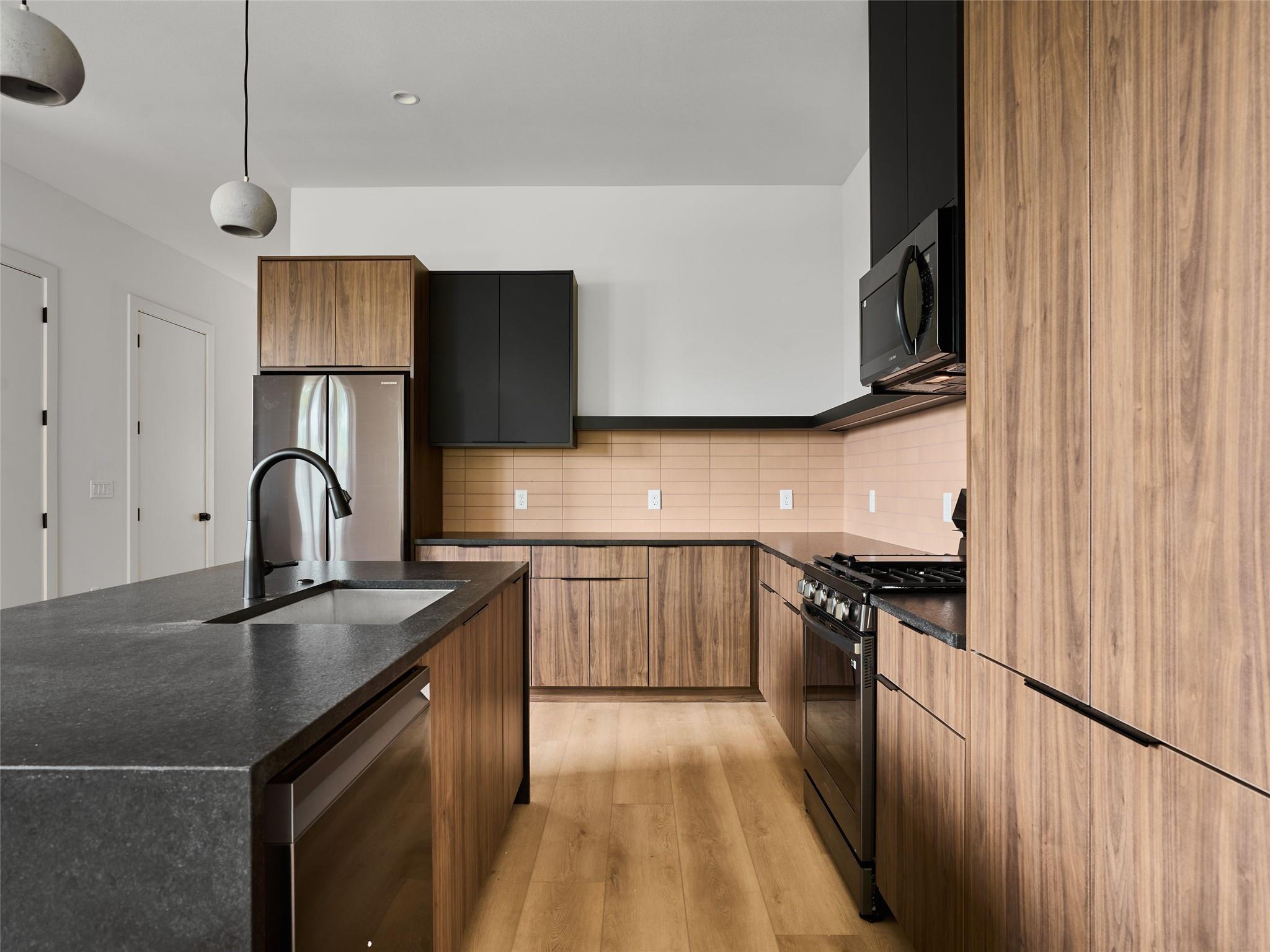 412 Hackberry LN # 2