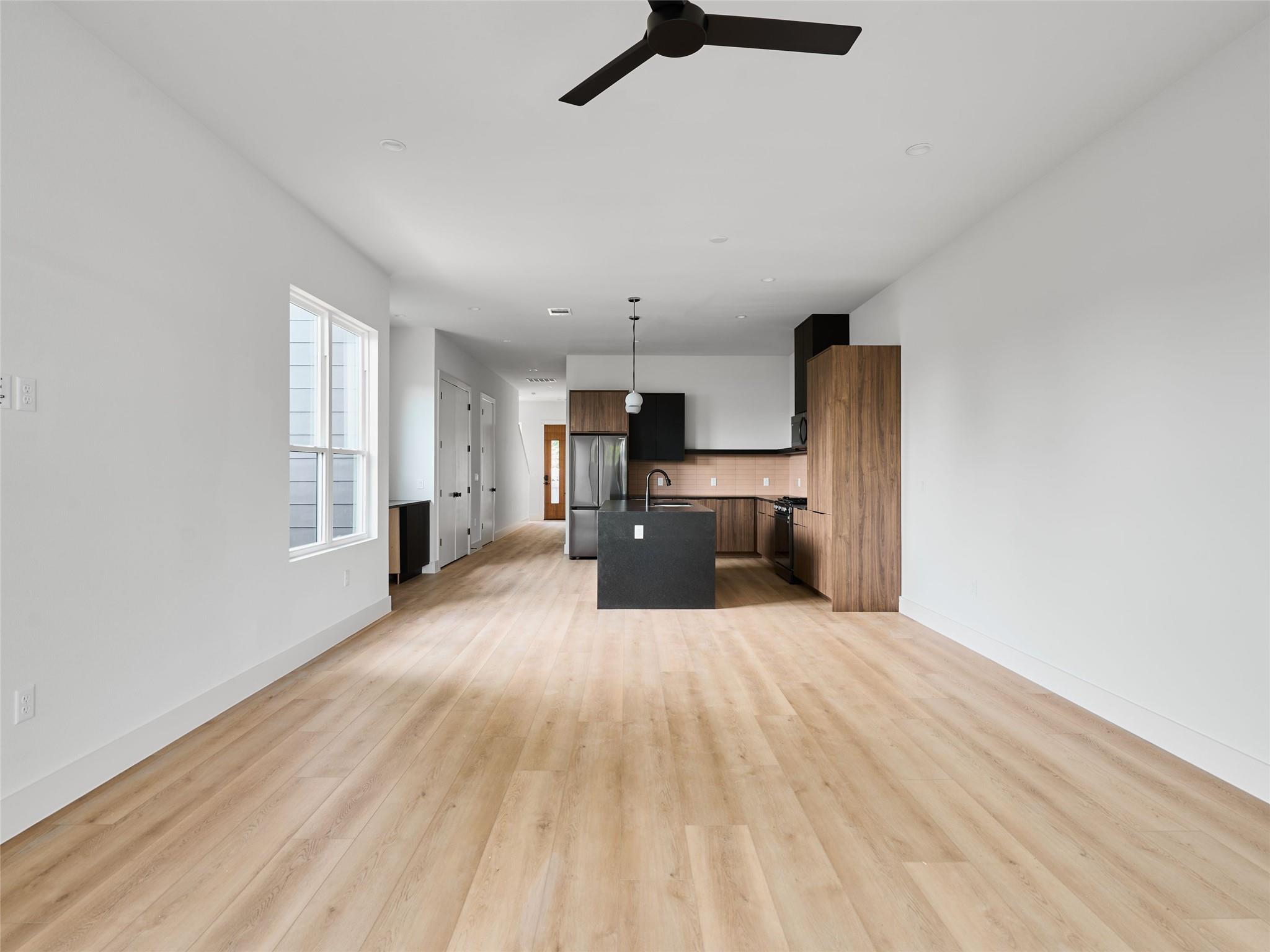 412 Hackberry LN # 2