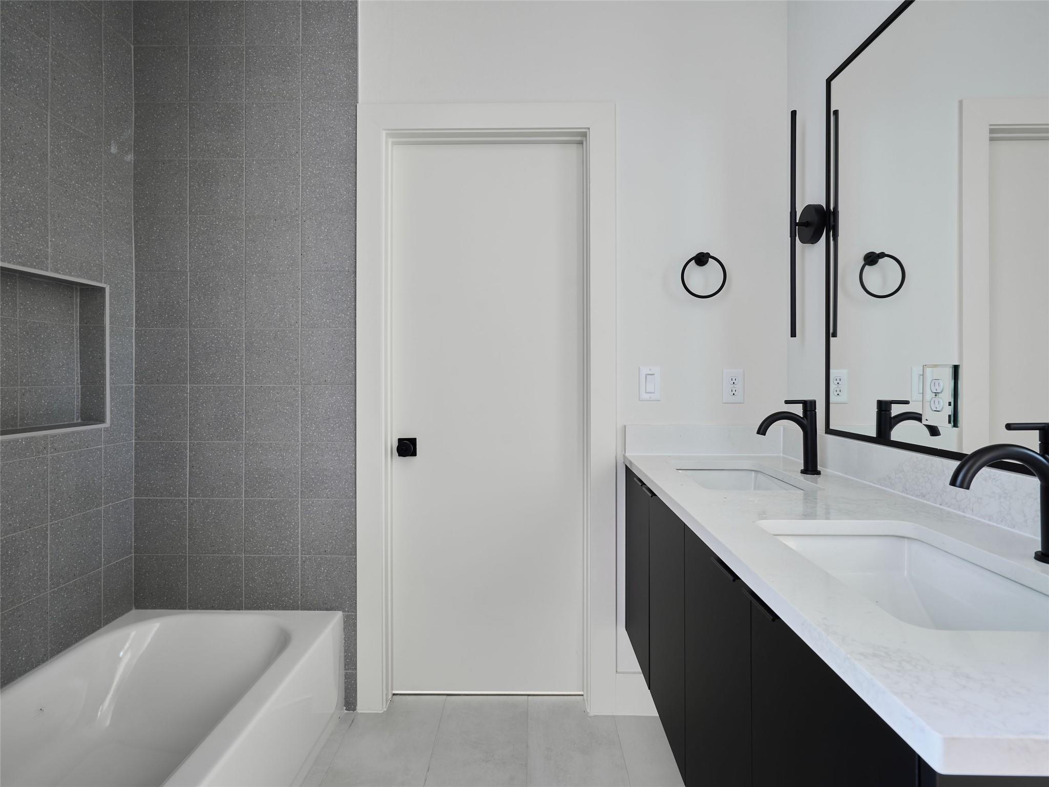 412 Hackberry LN # 2