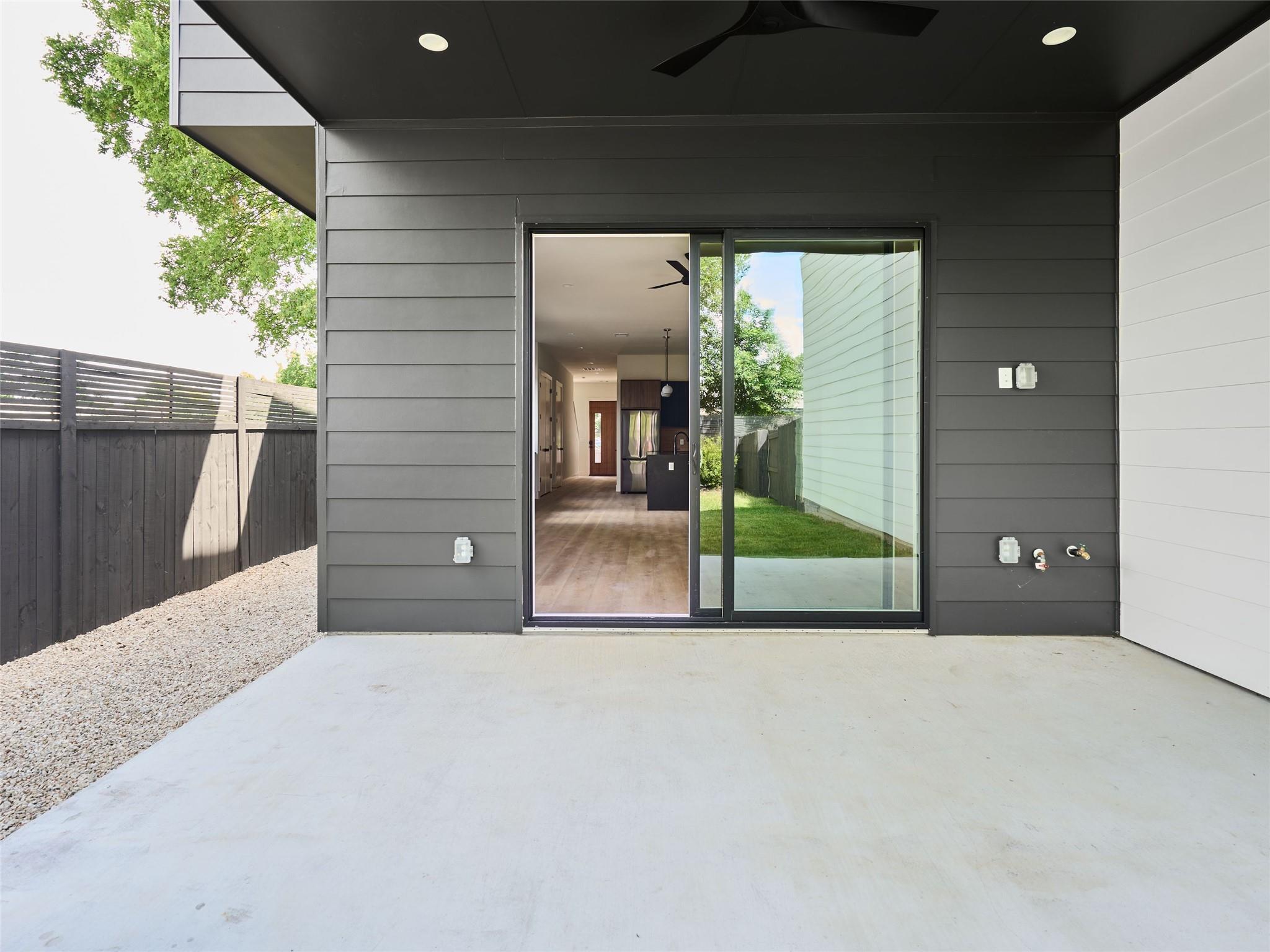 412 Hackberry LN # 2