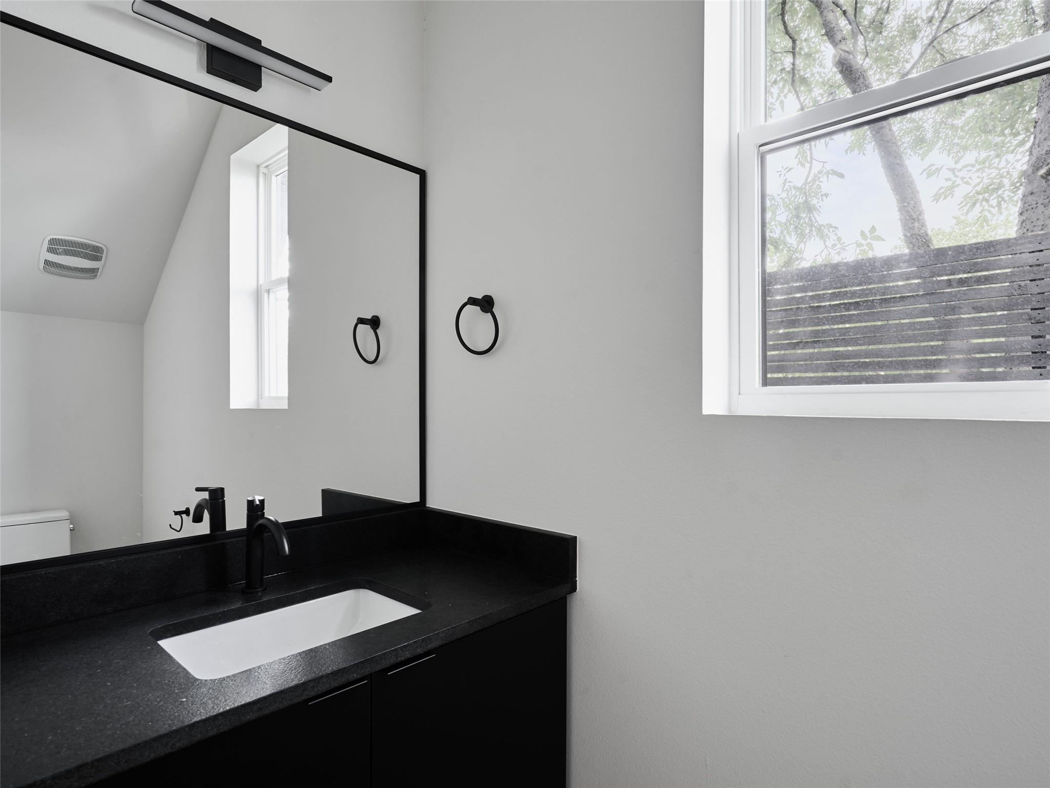 412 Hackberry LN # 2