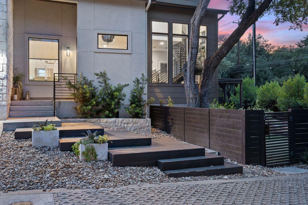 2811 Del Curto RD # A