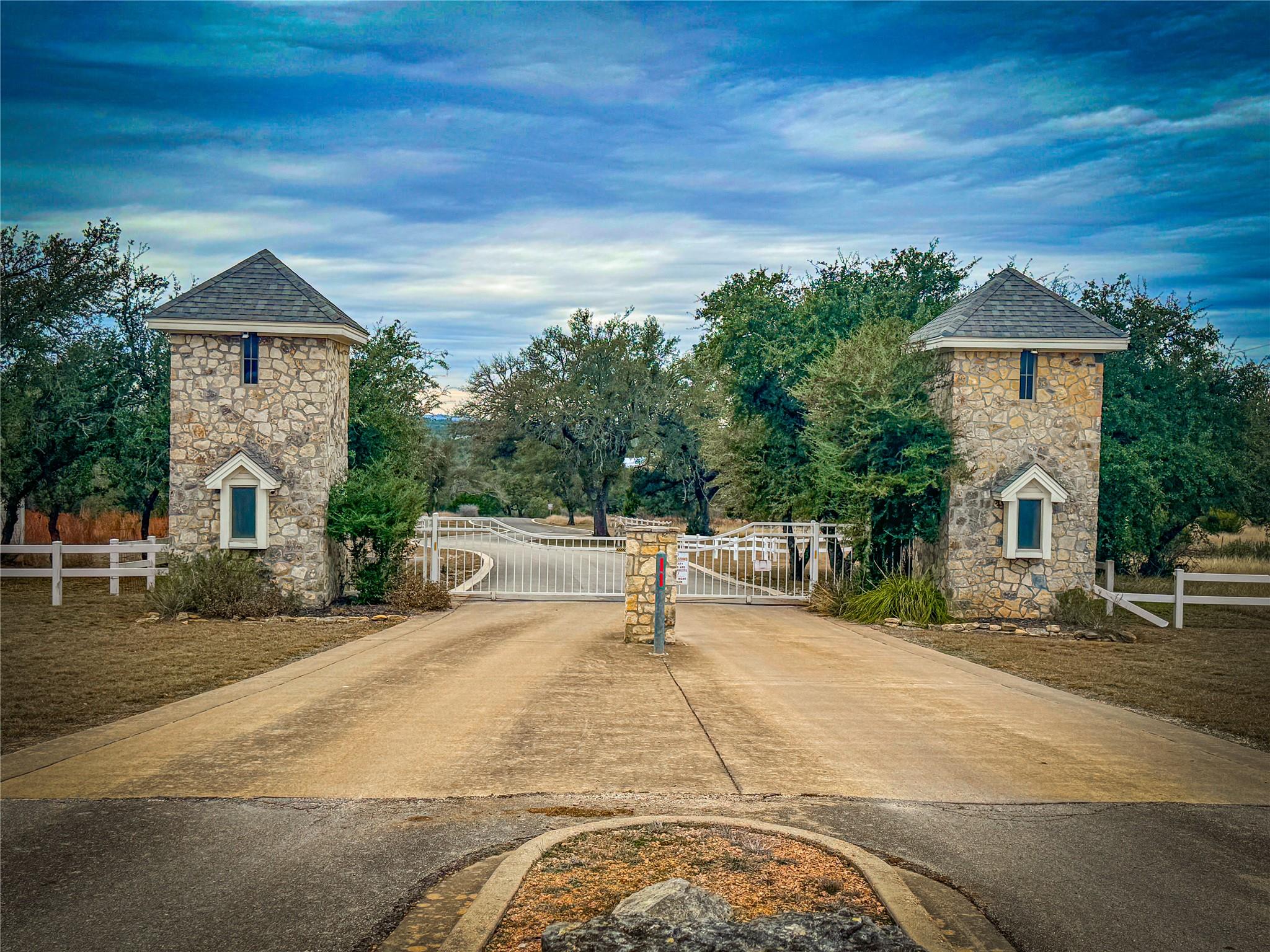 424 Hidden Creek DR