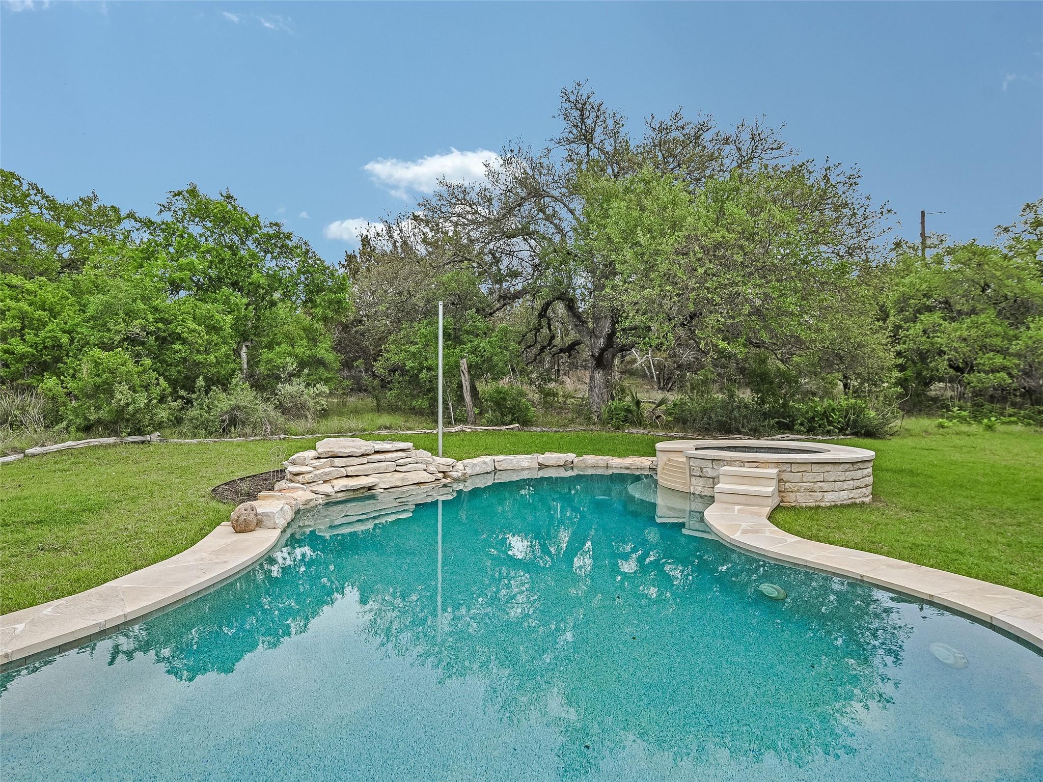 424 Hidden Creek DR