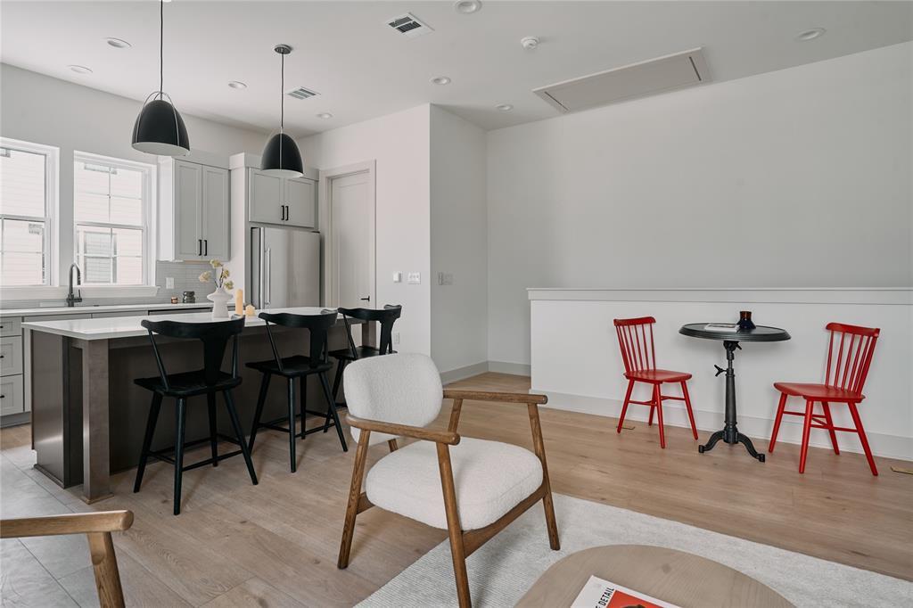 2209 Woodland Ave # 201