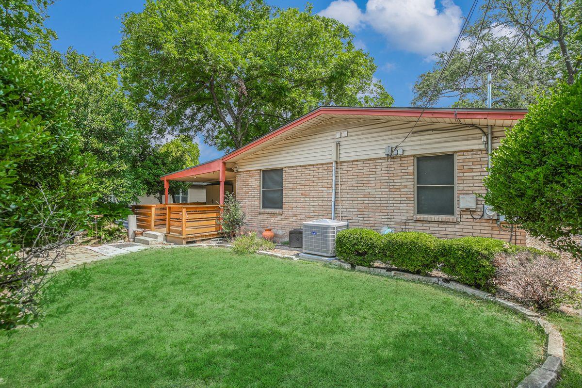 1009 Alegria RD