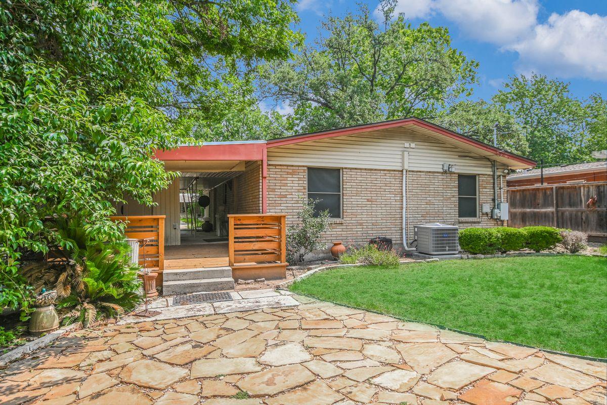 1009 Alegria RD