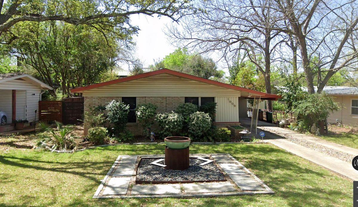 1009 Alegria RD