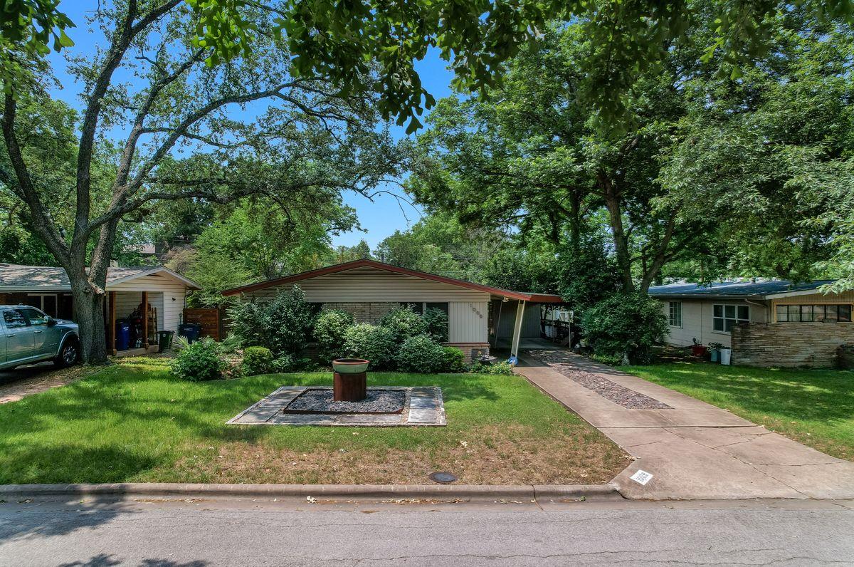 1009 Alegria RD