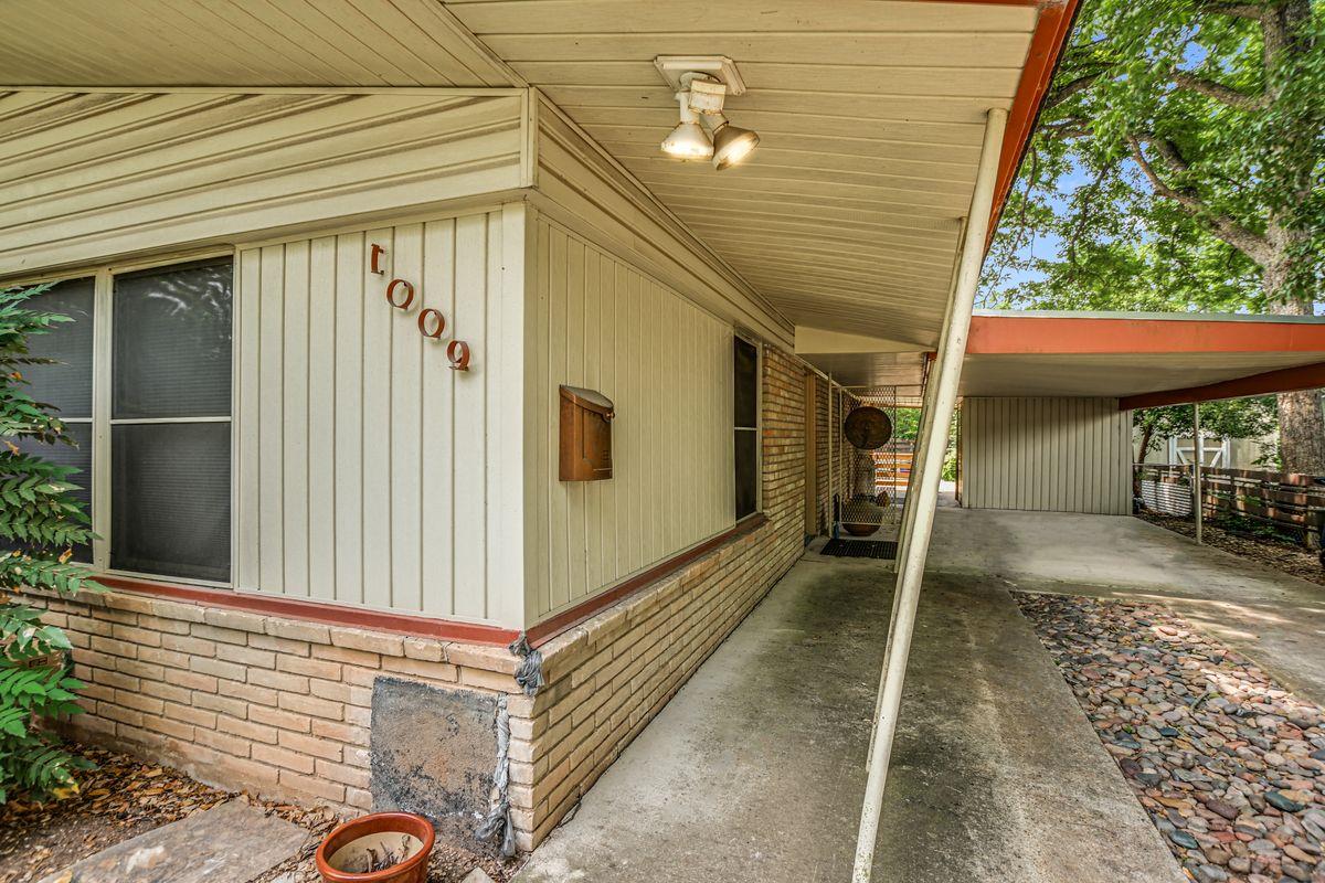 1009 Alegria RD