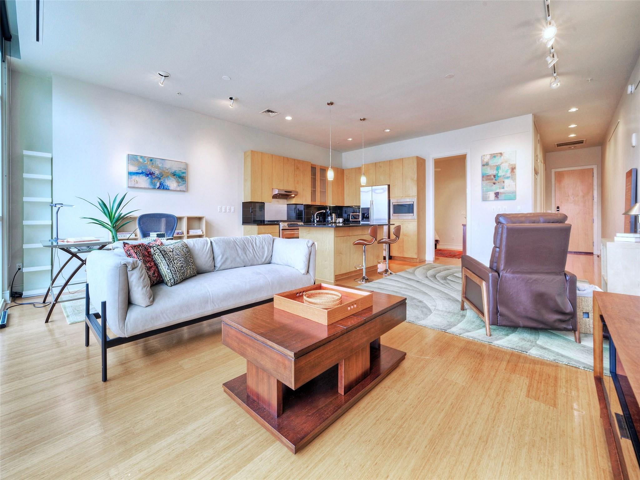 555 E 5th ST # 809